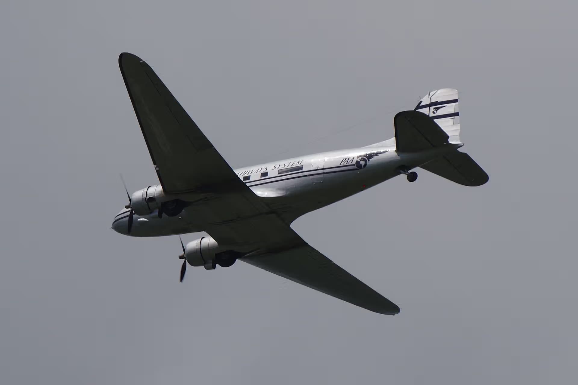 N877MG — Douglas