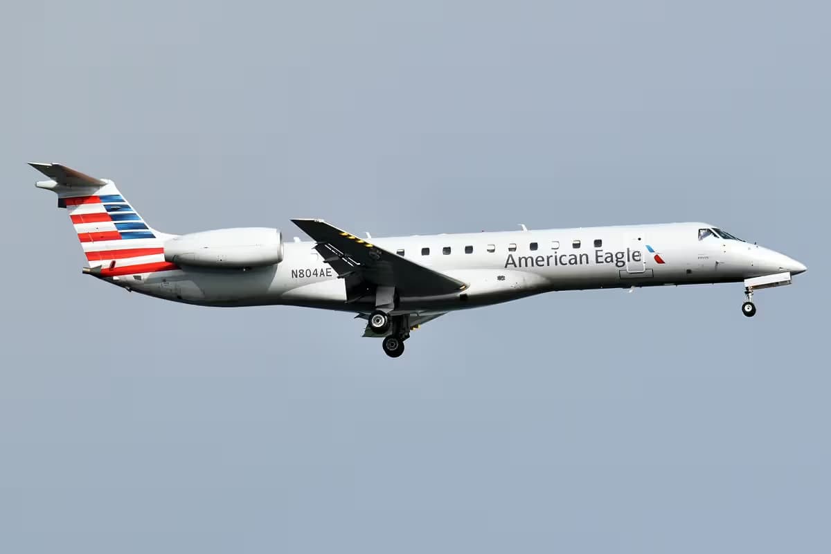 N804AE — Twin-engine aircraft