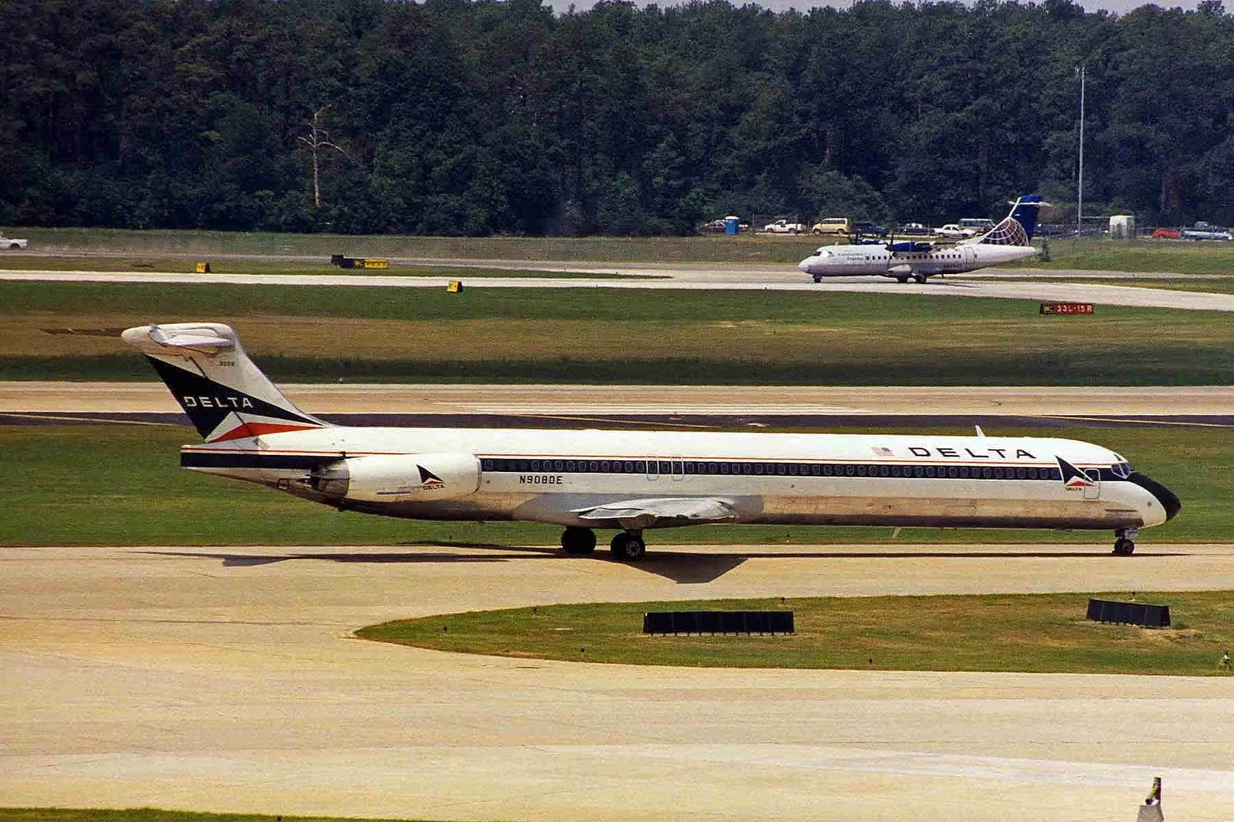N908DE — Douglas