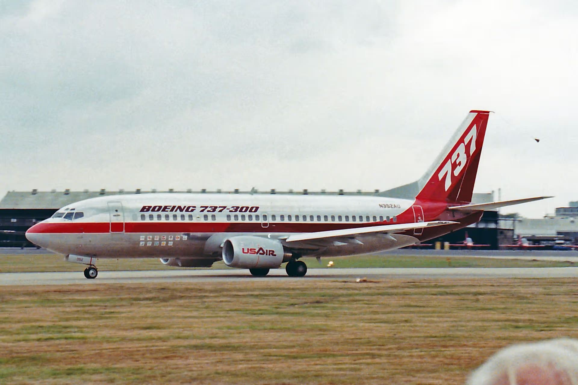 N352AU — Boeing