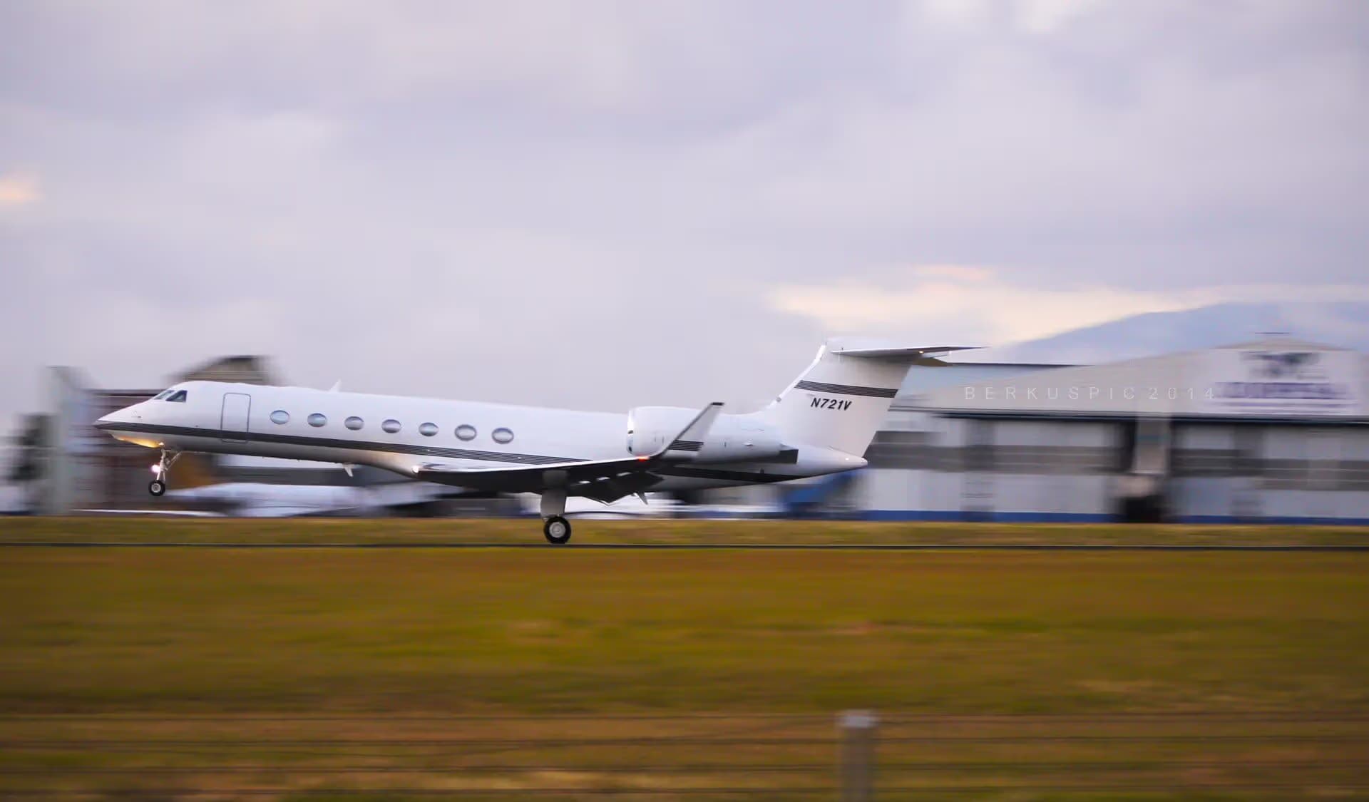 N721V — Business jet