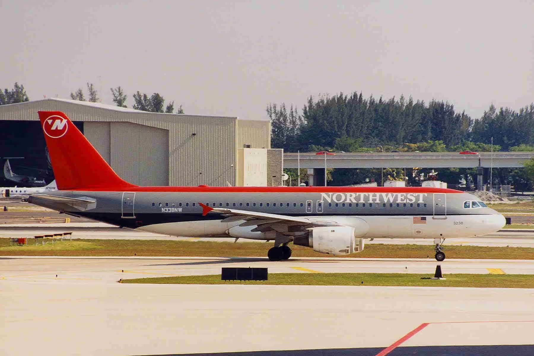 N338NW — Airbus