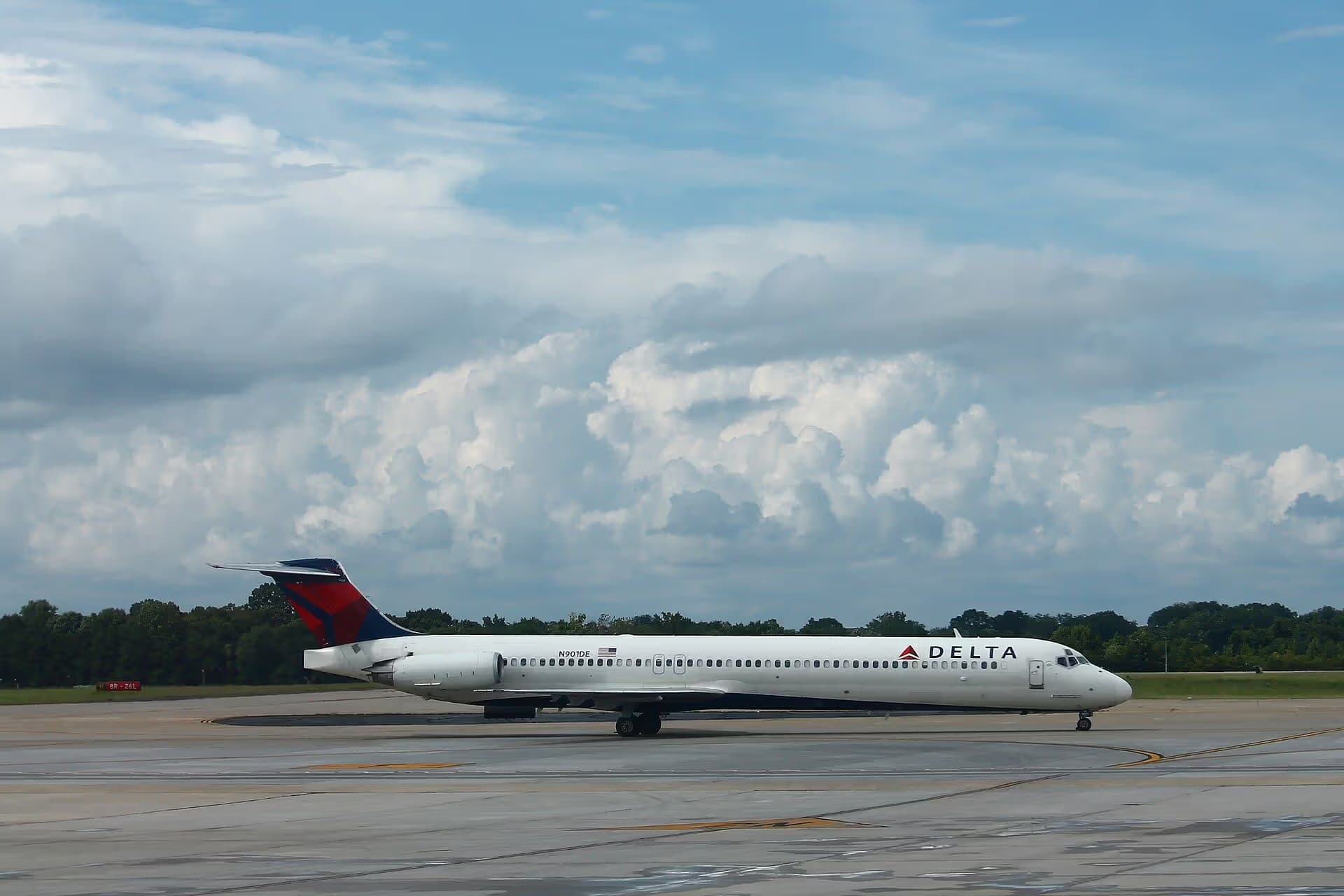 N901DE — Douglas