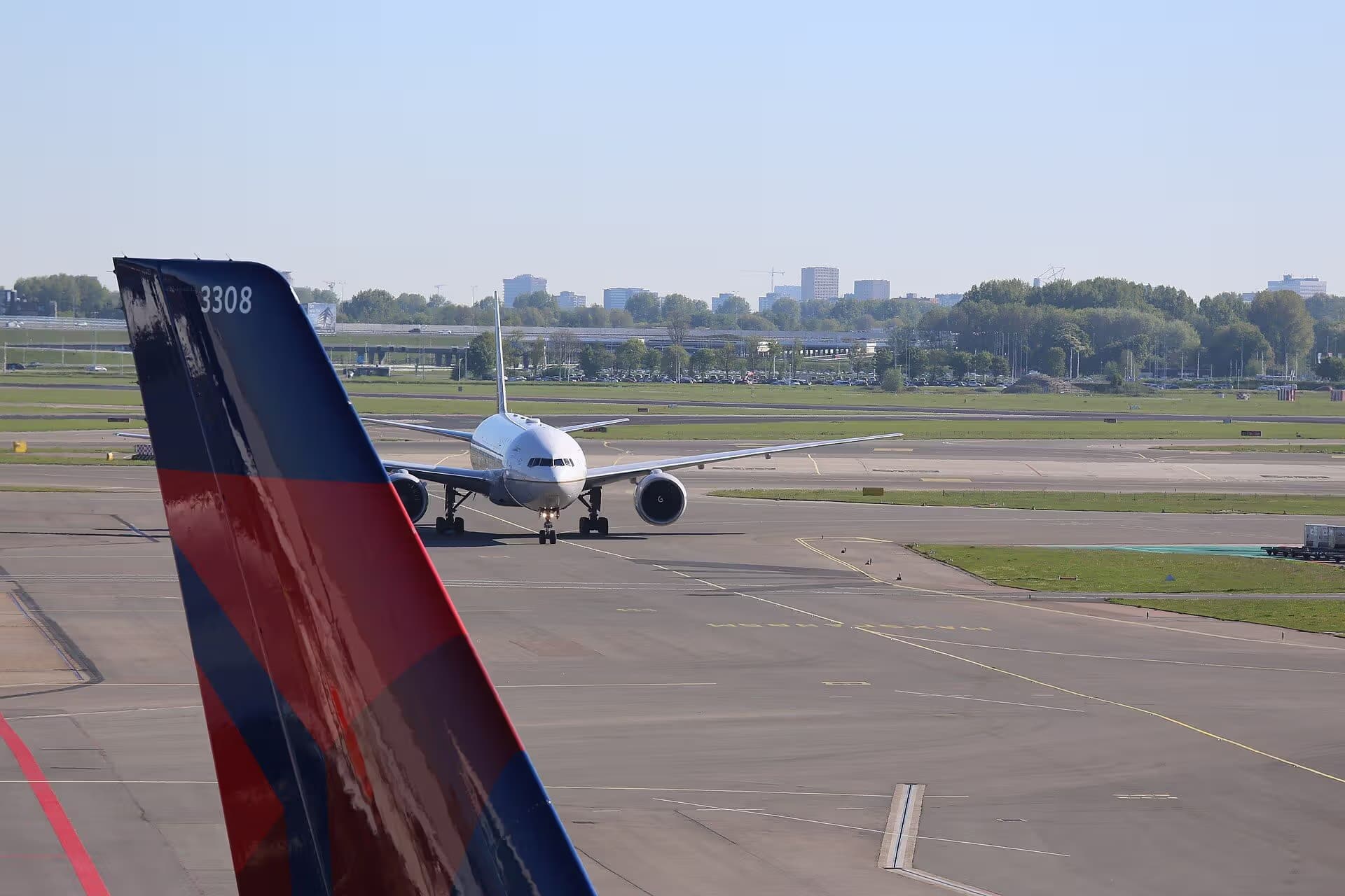 N76010 — Twin-engine aircraft