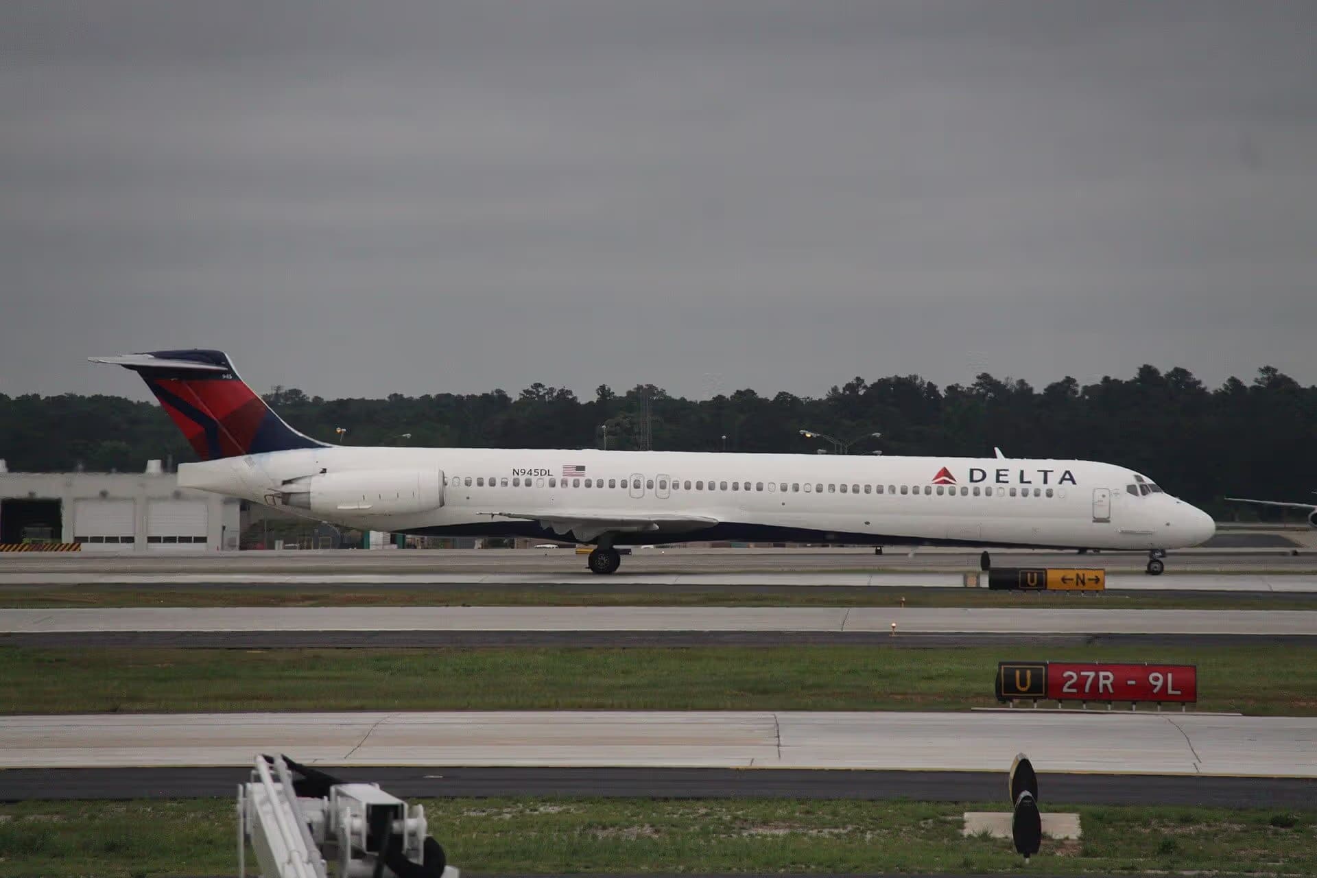 N945DL — Aircraft