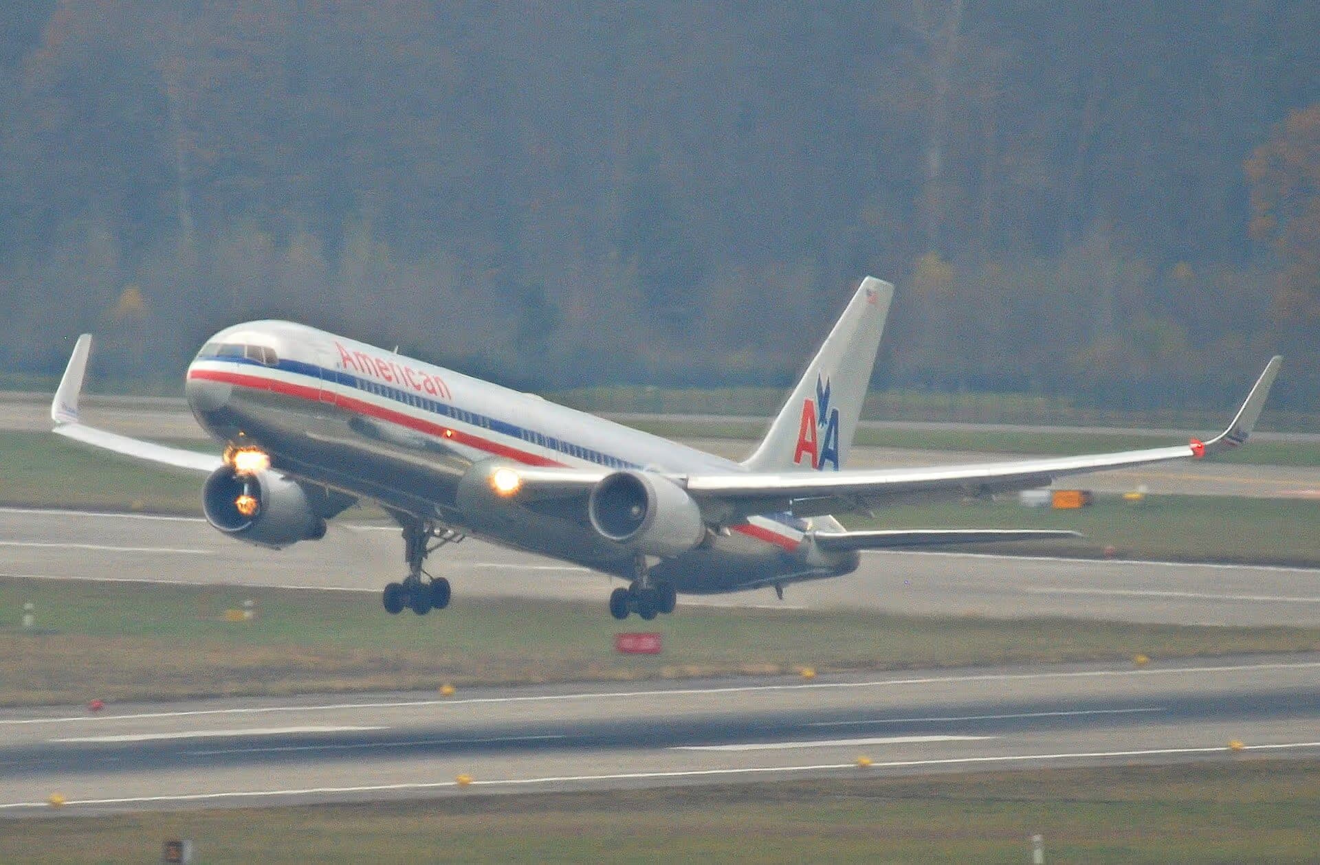 N389AA — Boeing