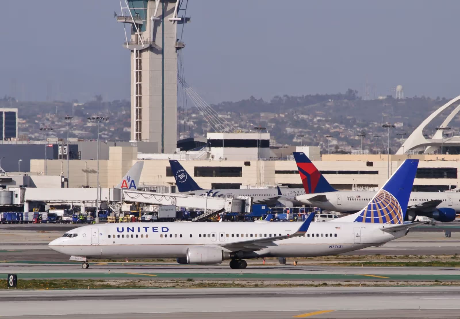 N77431 — Twin-engine aircraft