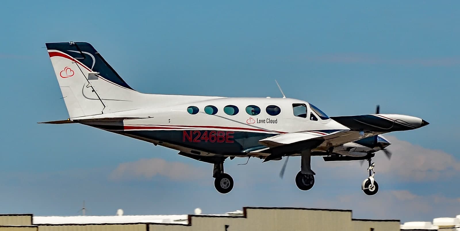 N246BE — Twin-engine aircraft
