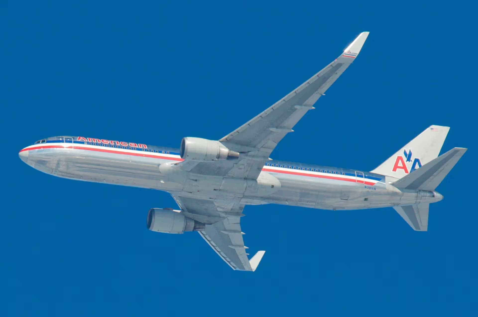 N381AN — Twin-engine aircraft