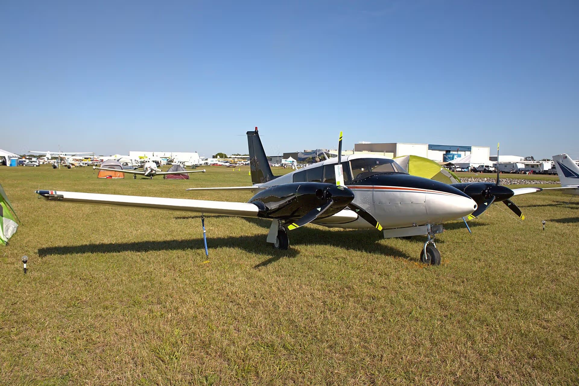 N7827Y — Twin-engine aircraft