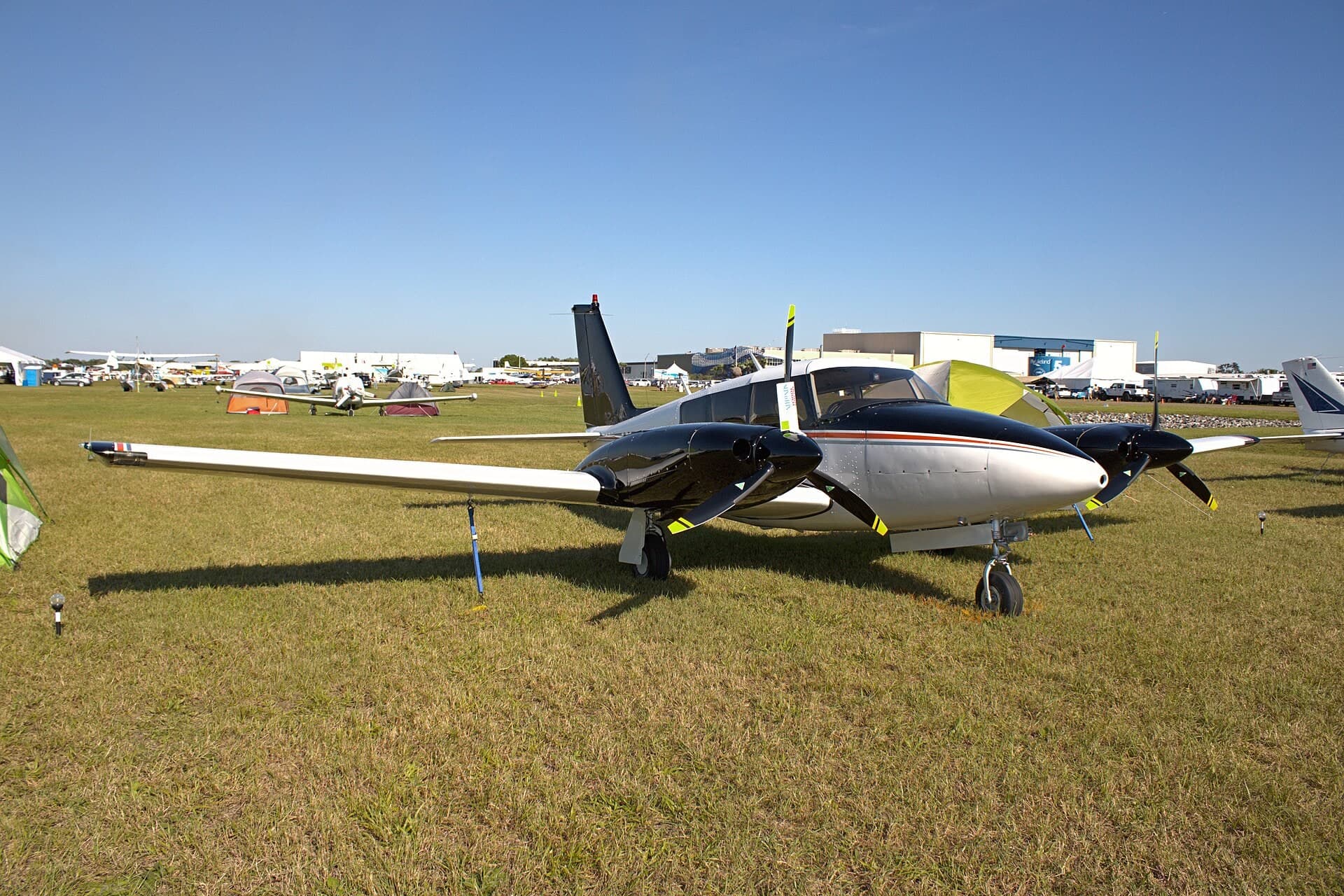 N7827Y — Twin-engine aircraft