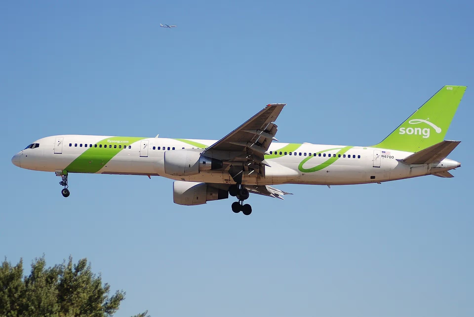 N6700 — Twin-engine aircraft