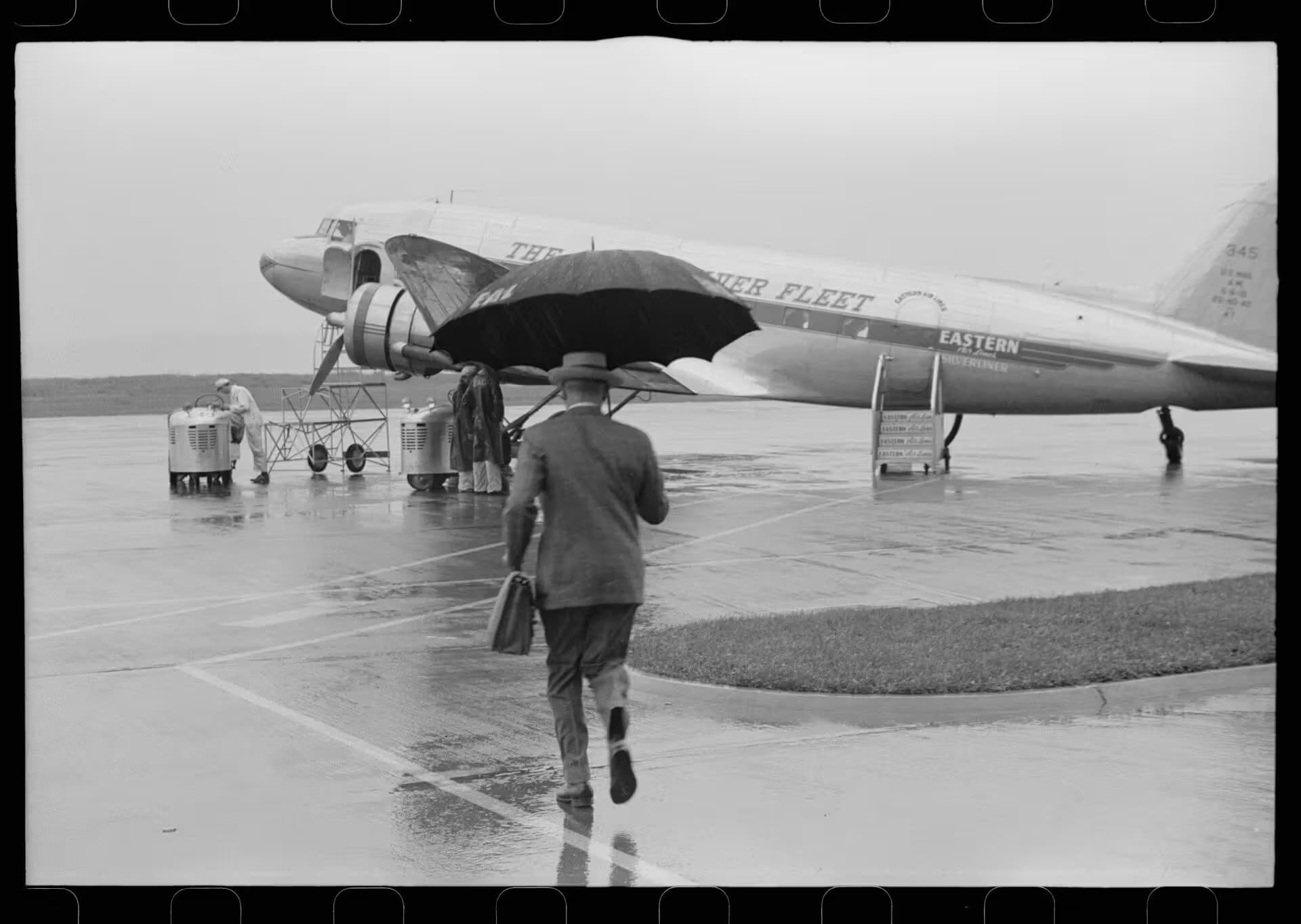 Unidentified — Twin-engine aircraft