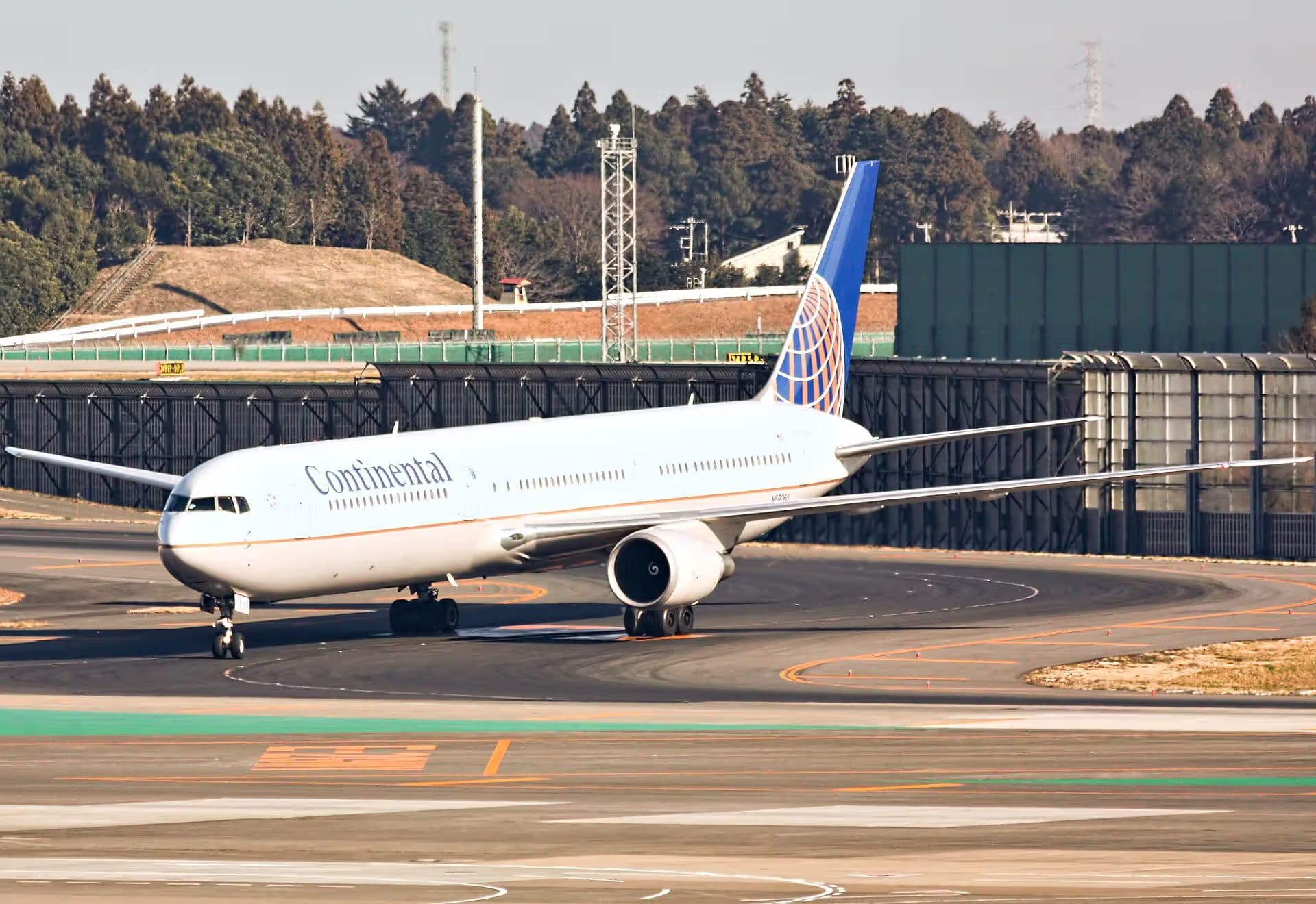 N69063 — Twin-engine aircraft