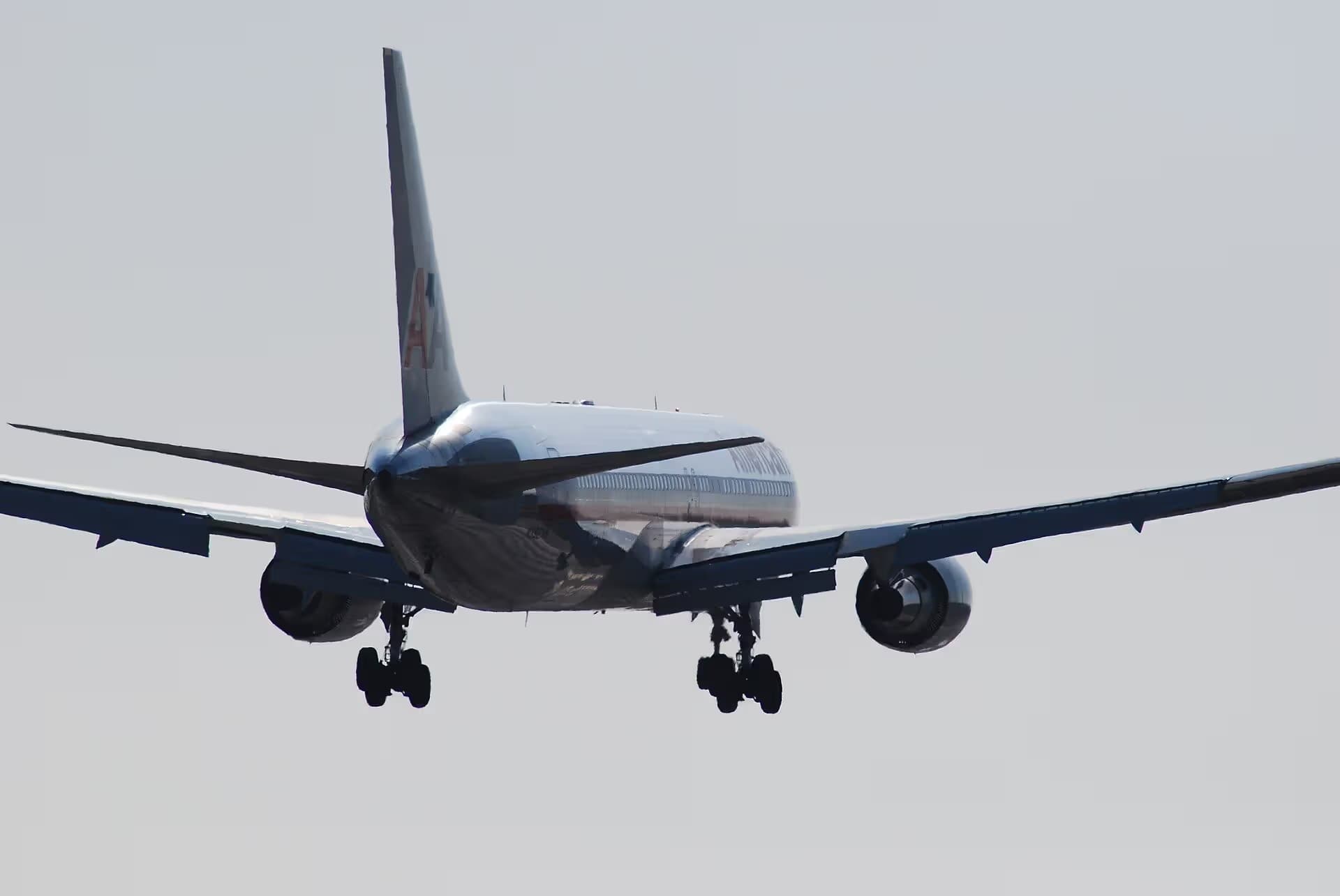 N392AN — Twin-engine aircraft