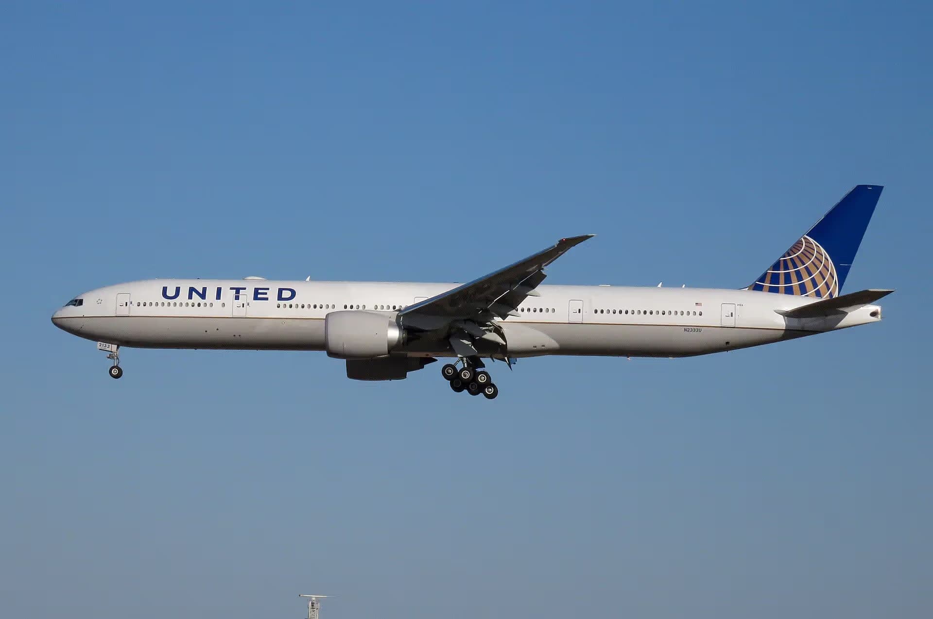 N2333U — Boeing