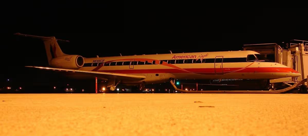 N698CB — Embraer