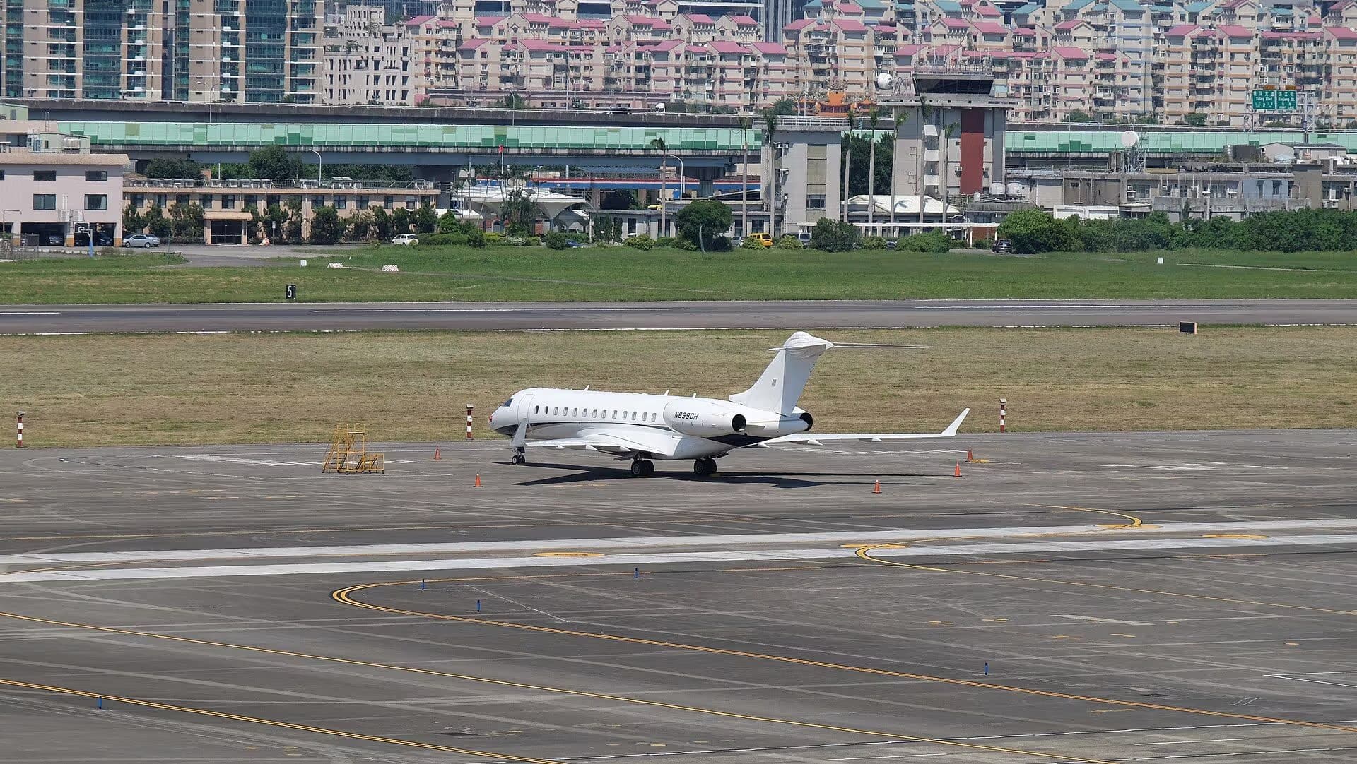 N899CH — Business jet