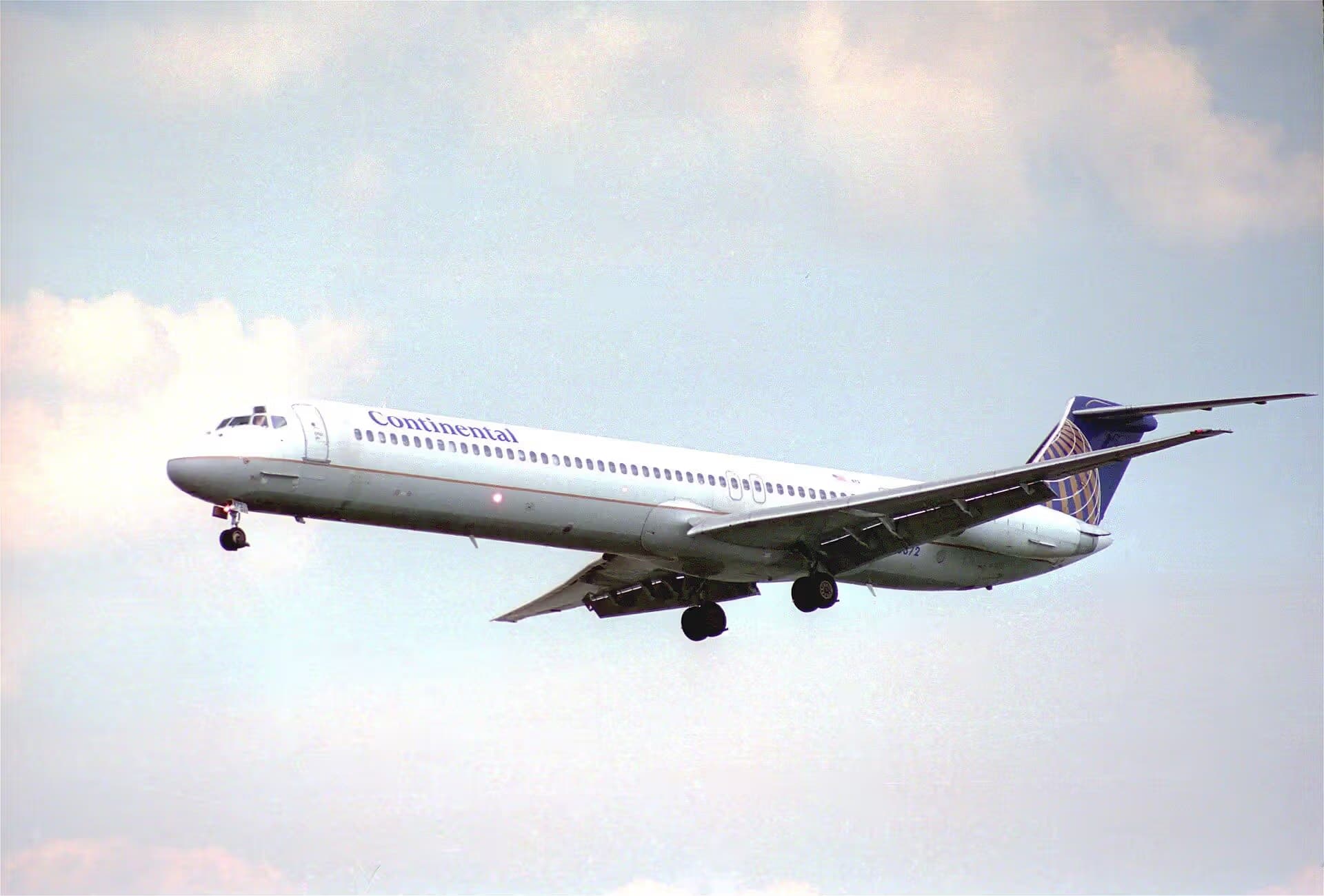 N83872 — Twin-engine aircraft