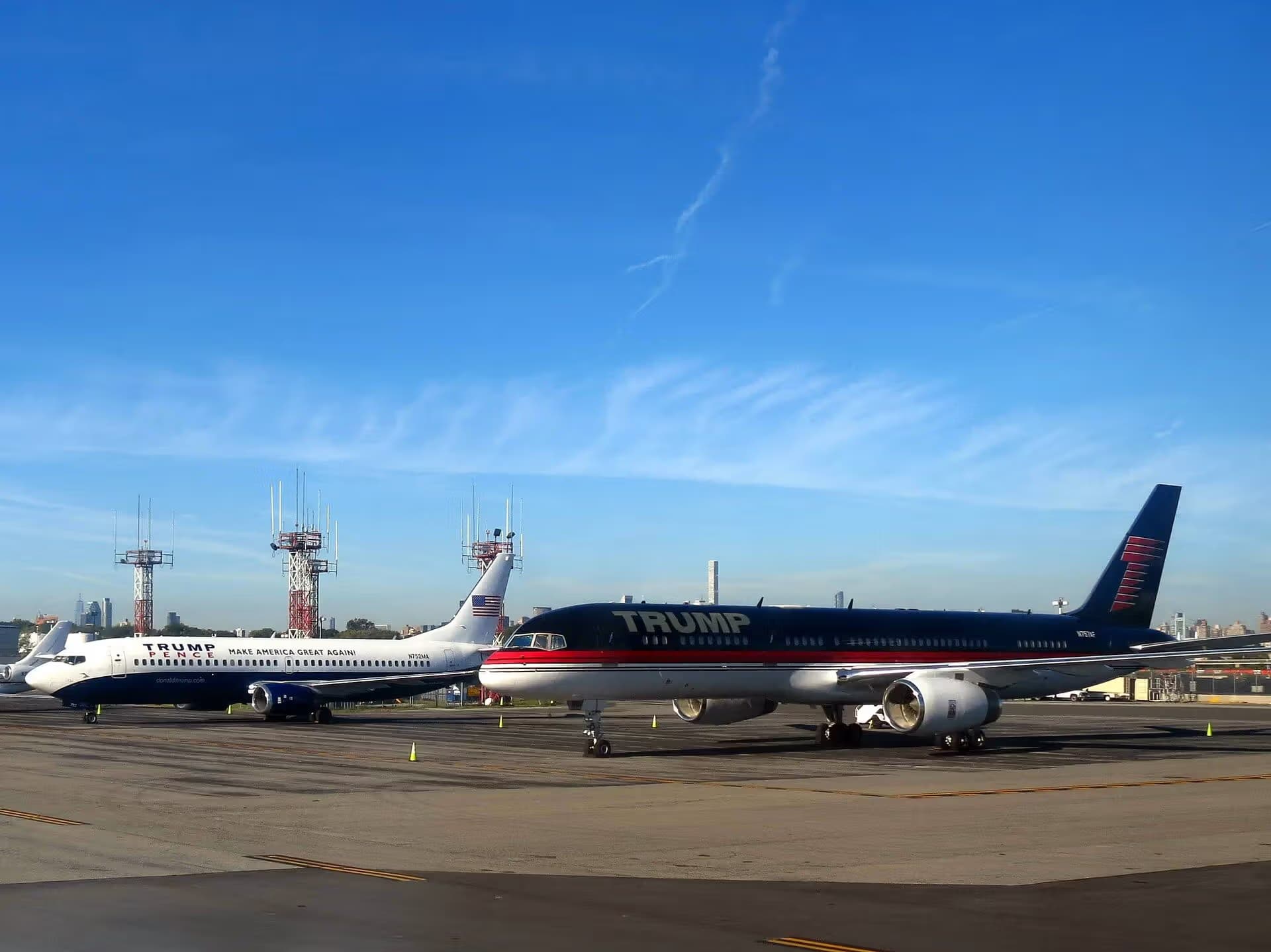 N752MA — Twin-engine aircraft at LaGuardia Airport
