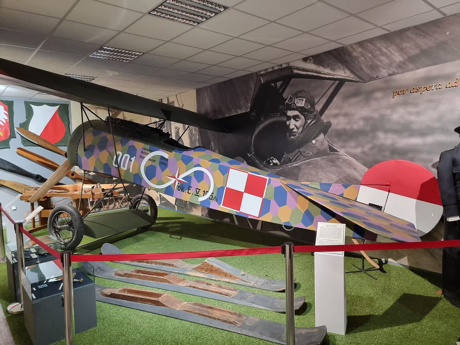 Unidentified — Single-engine aircraft