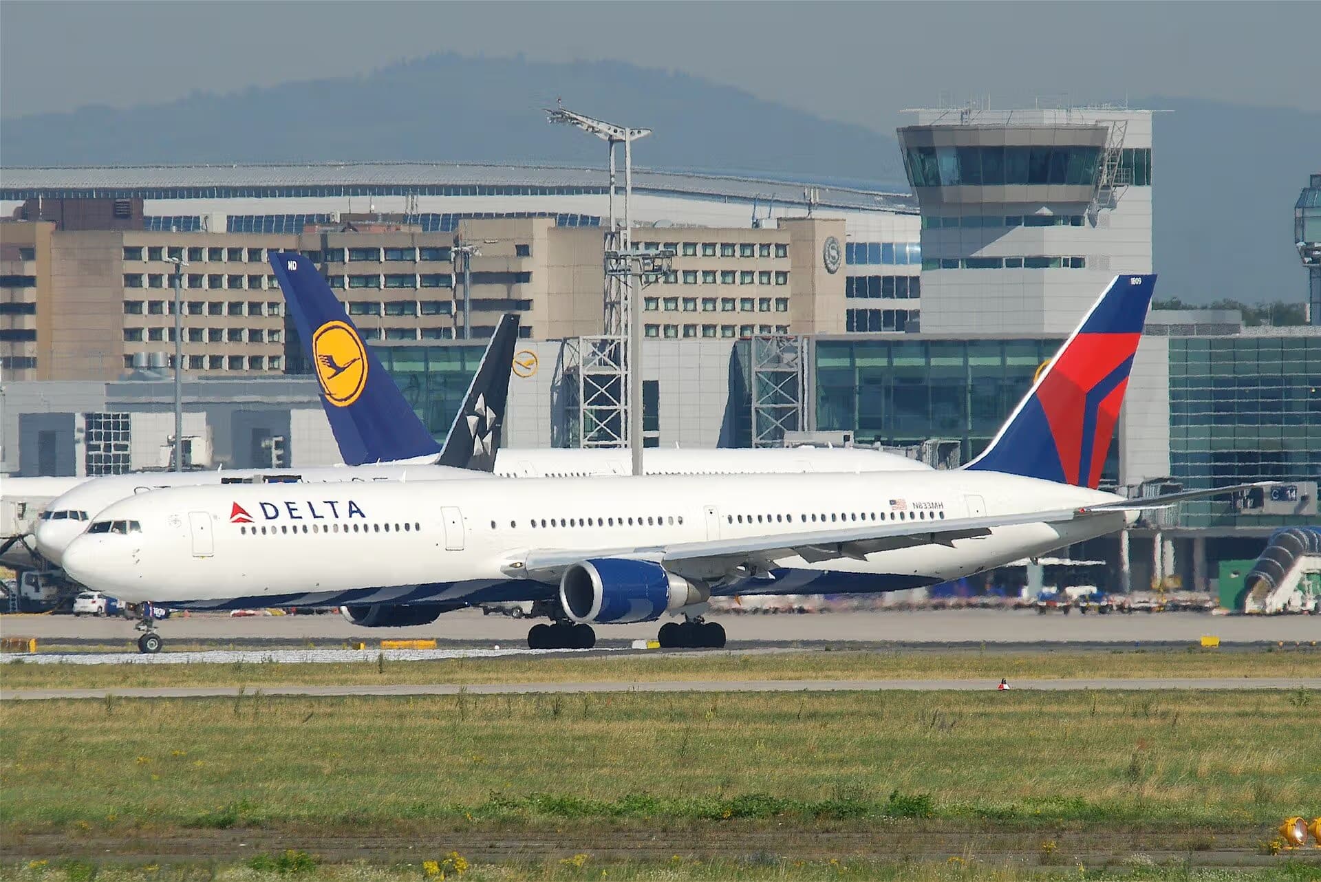 N833MH — Boeing