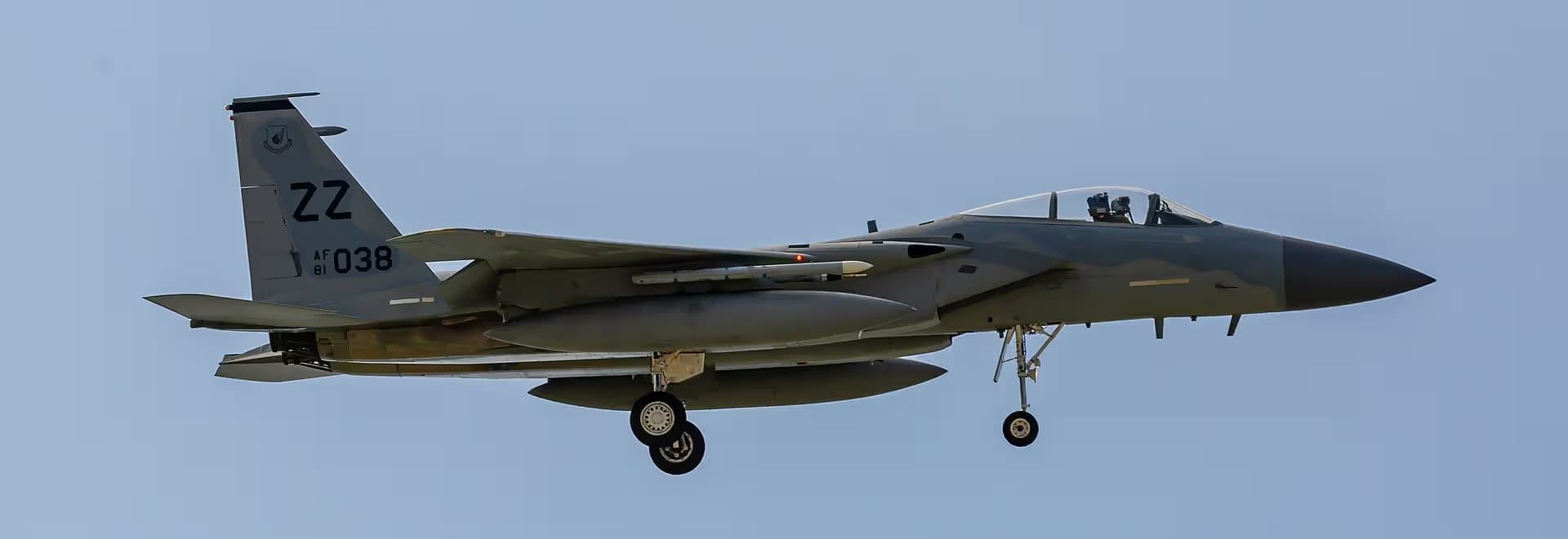 Unidentified — Twin-engine aircraft