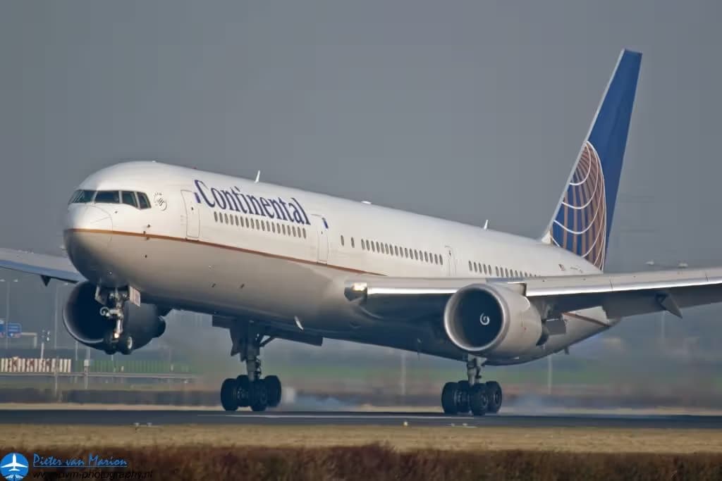 N76062 — Boeing