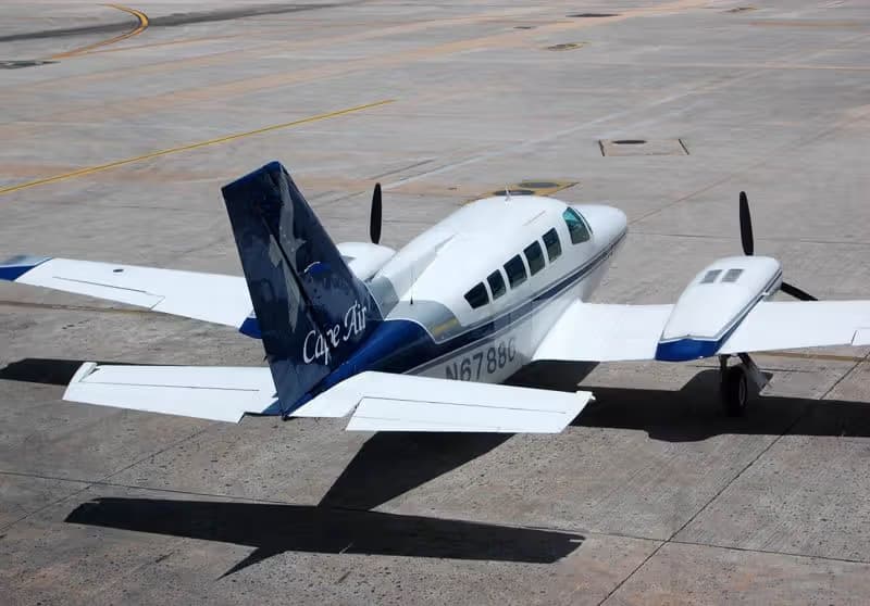 N67886 — Twin-engine aircraft