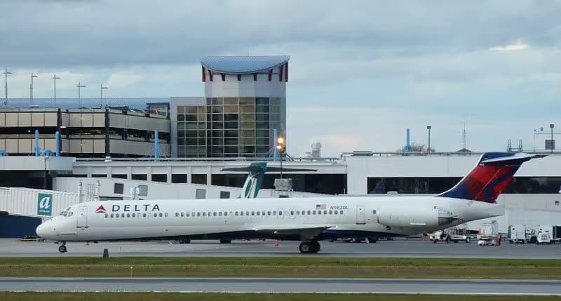 N982DL — Aircraft