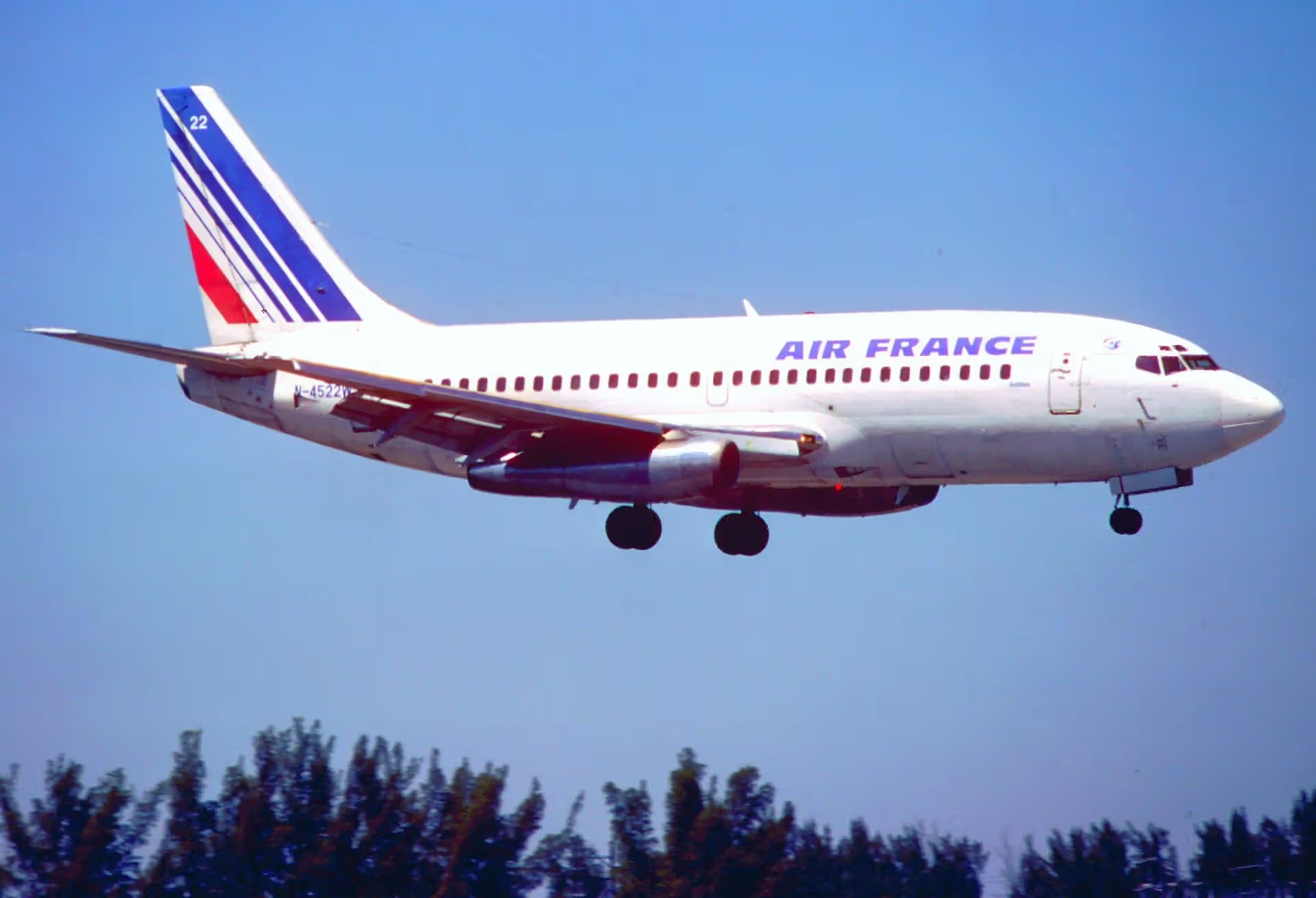 N4522W — Twin-engine aircraft