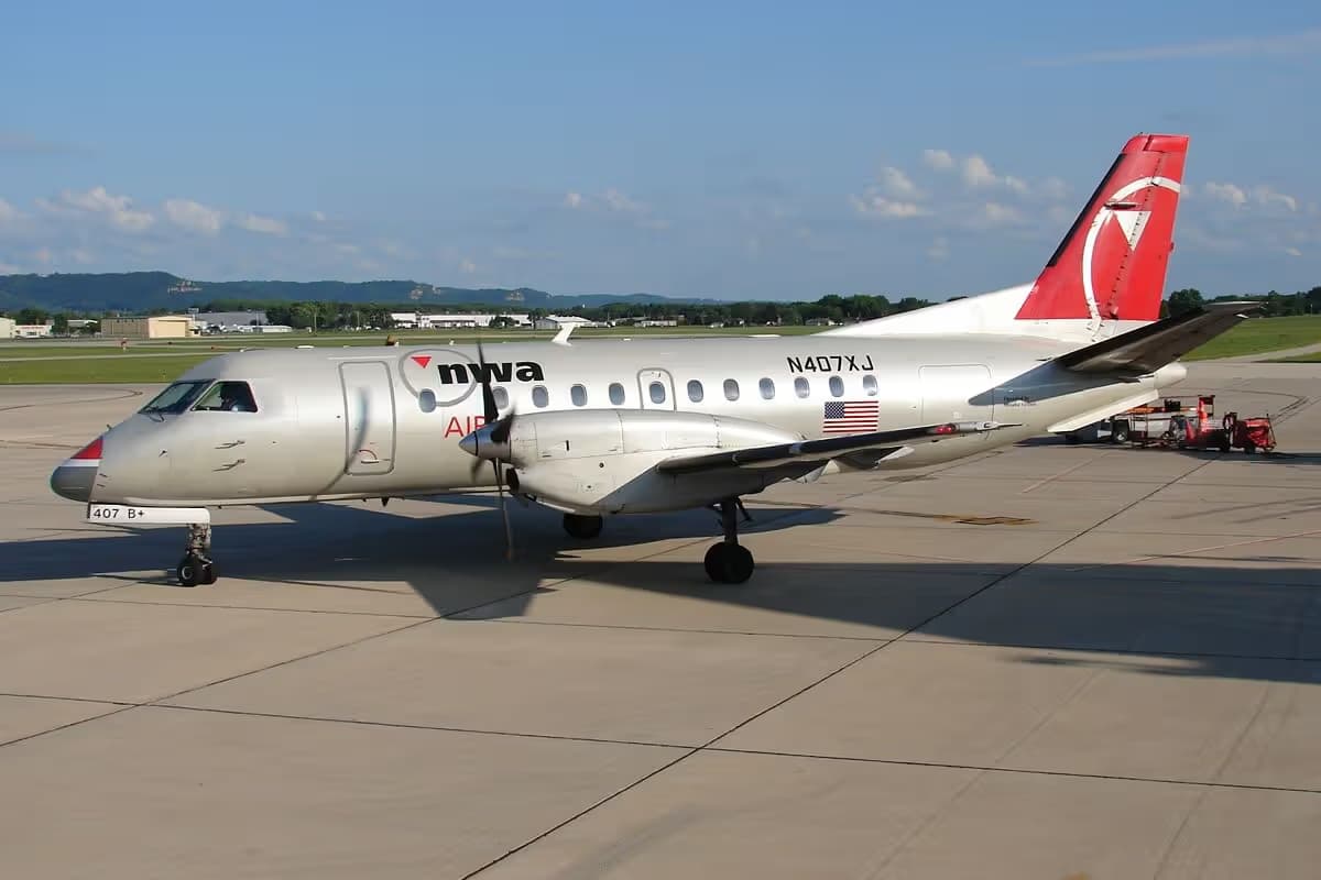 N407XJ — Twin-engine aircraft