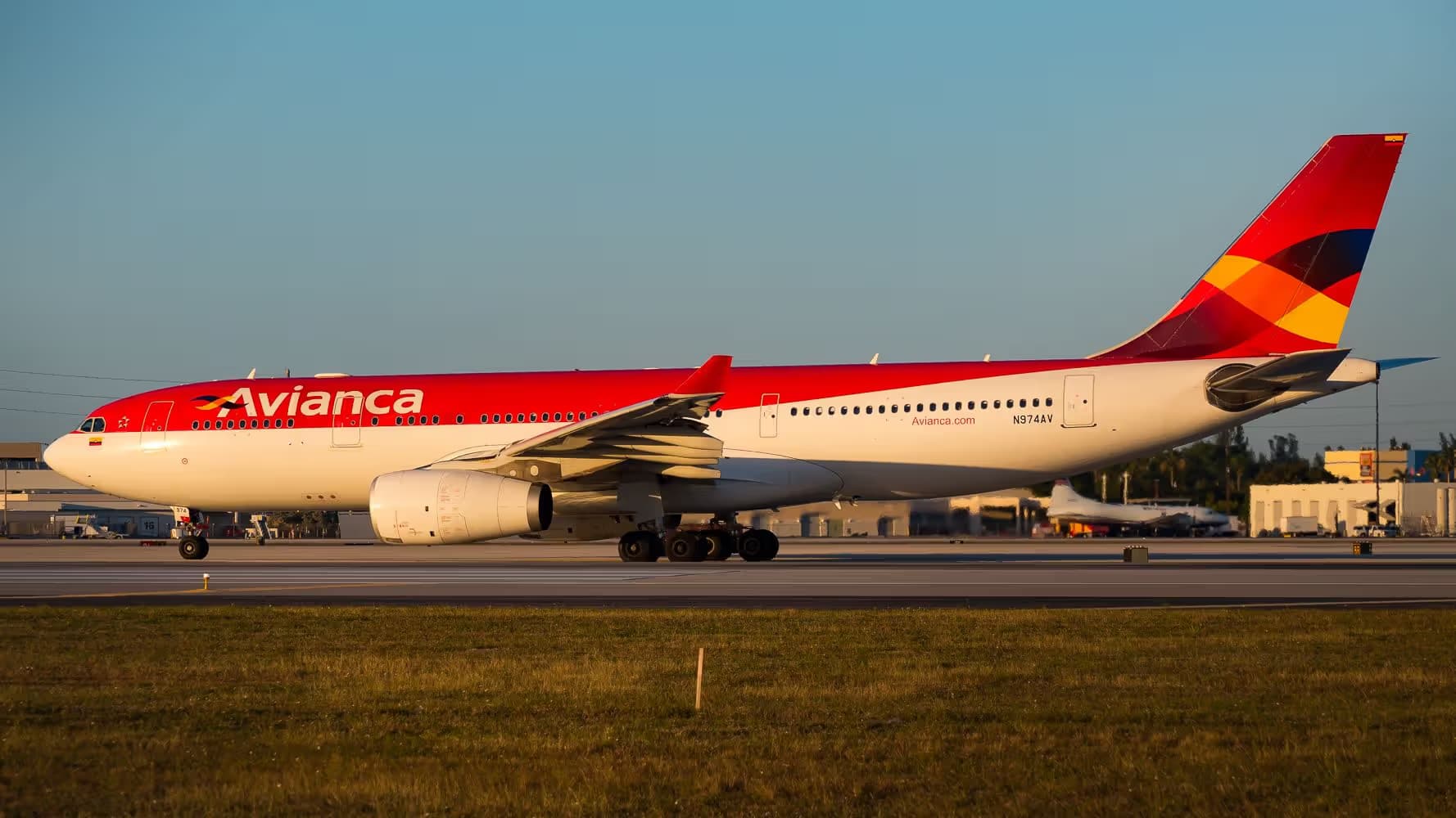 N974AV — Twin-engine aircraft