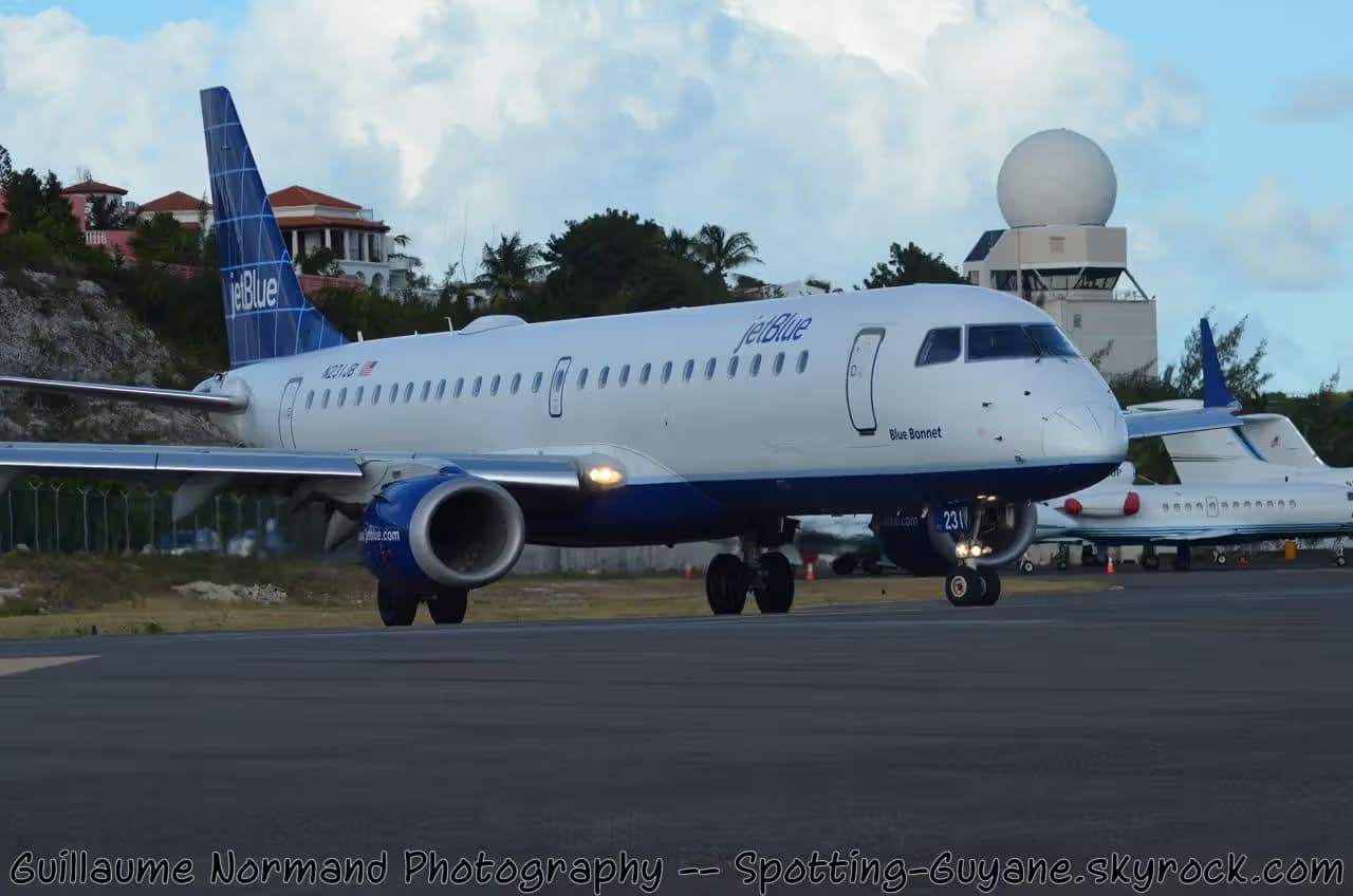 N231JB — Twin-engine aircraft