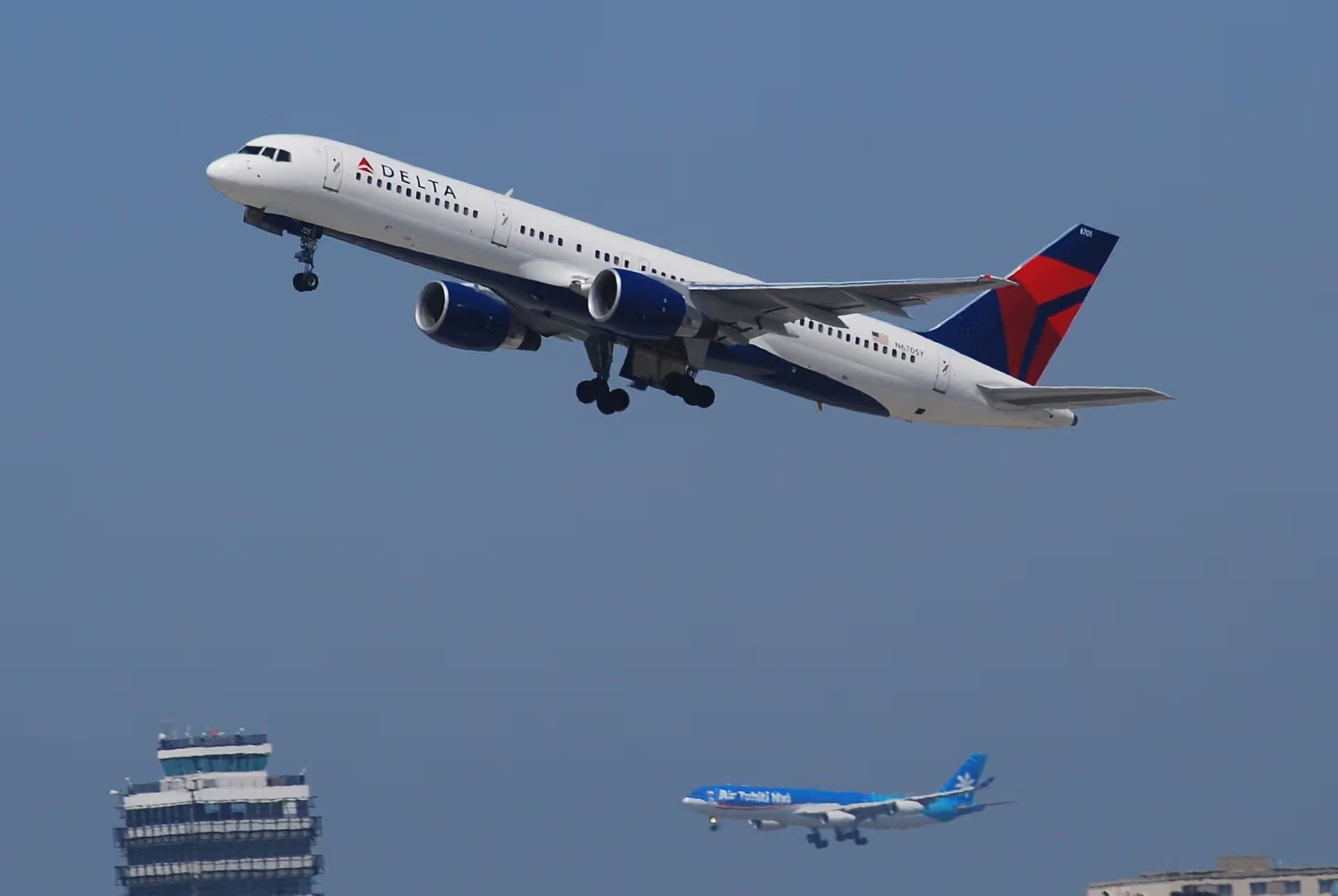 N6705Y — Twin-engine aircraft