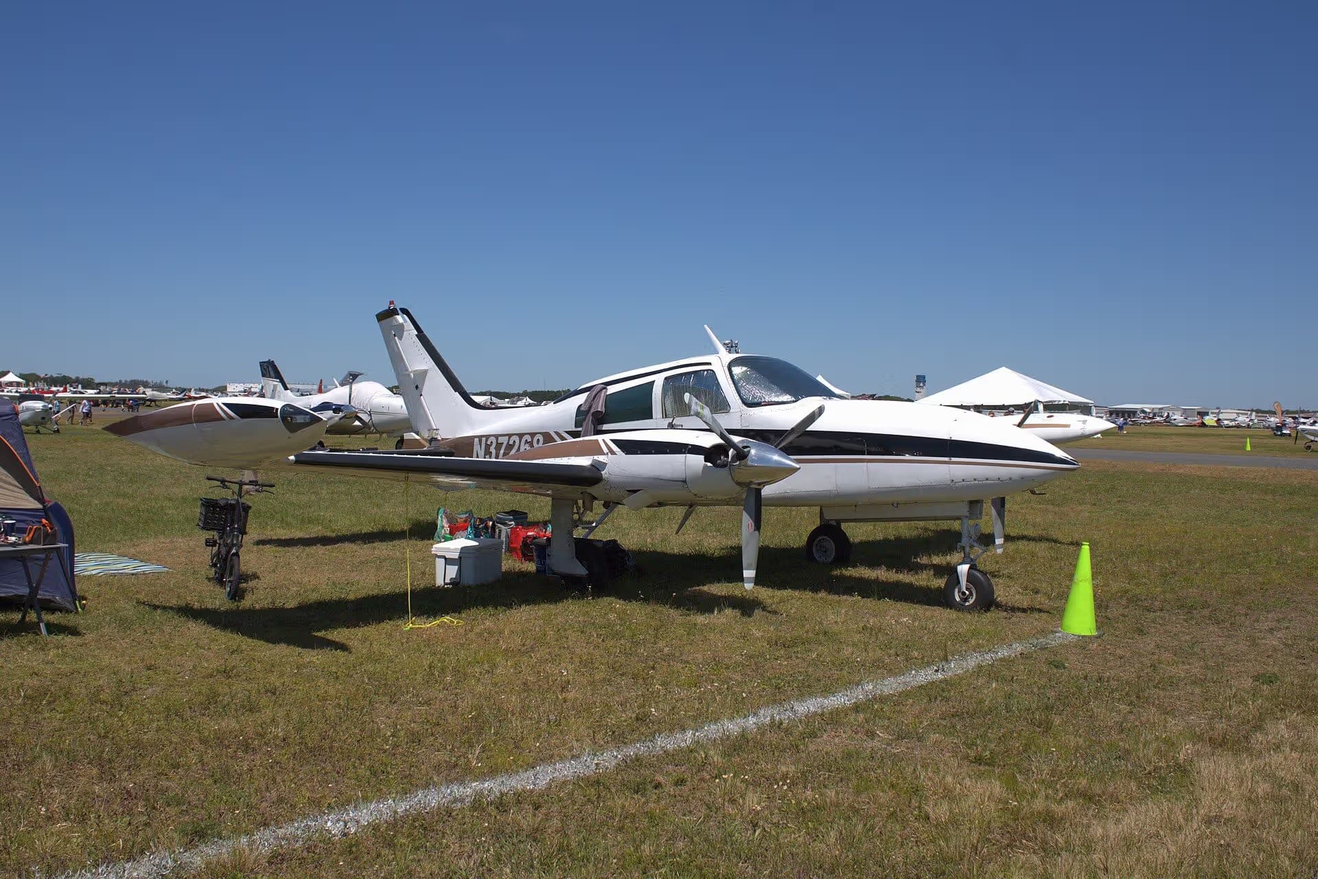 N37268 — Twin-engine aircraft