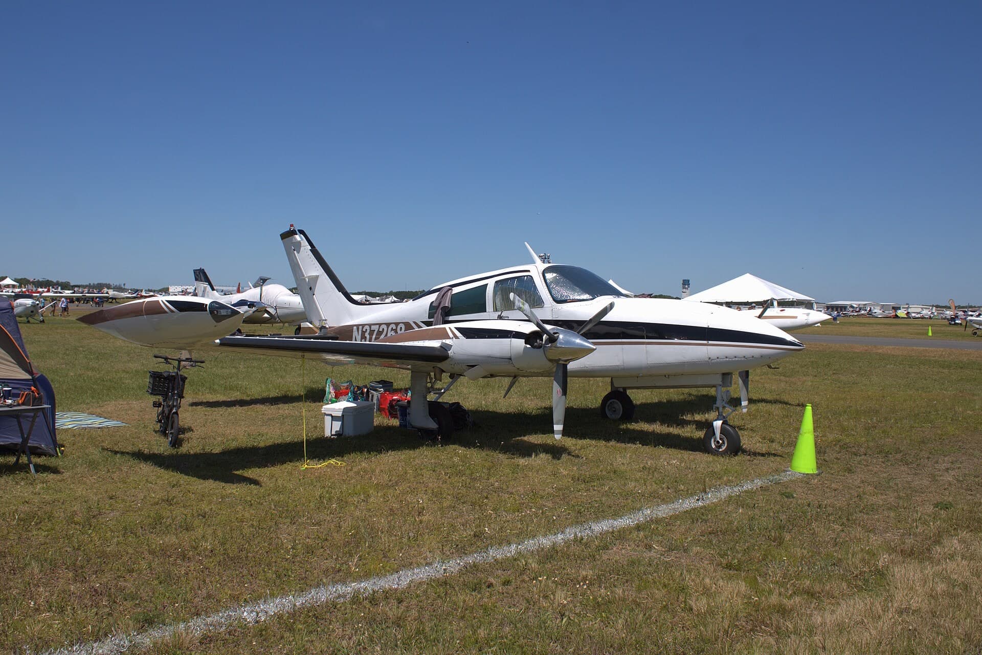 N37268 — Twin-engine aircraft