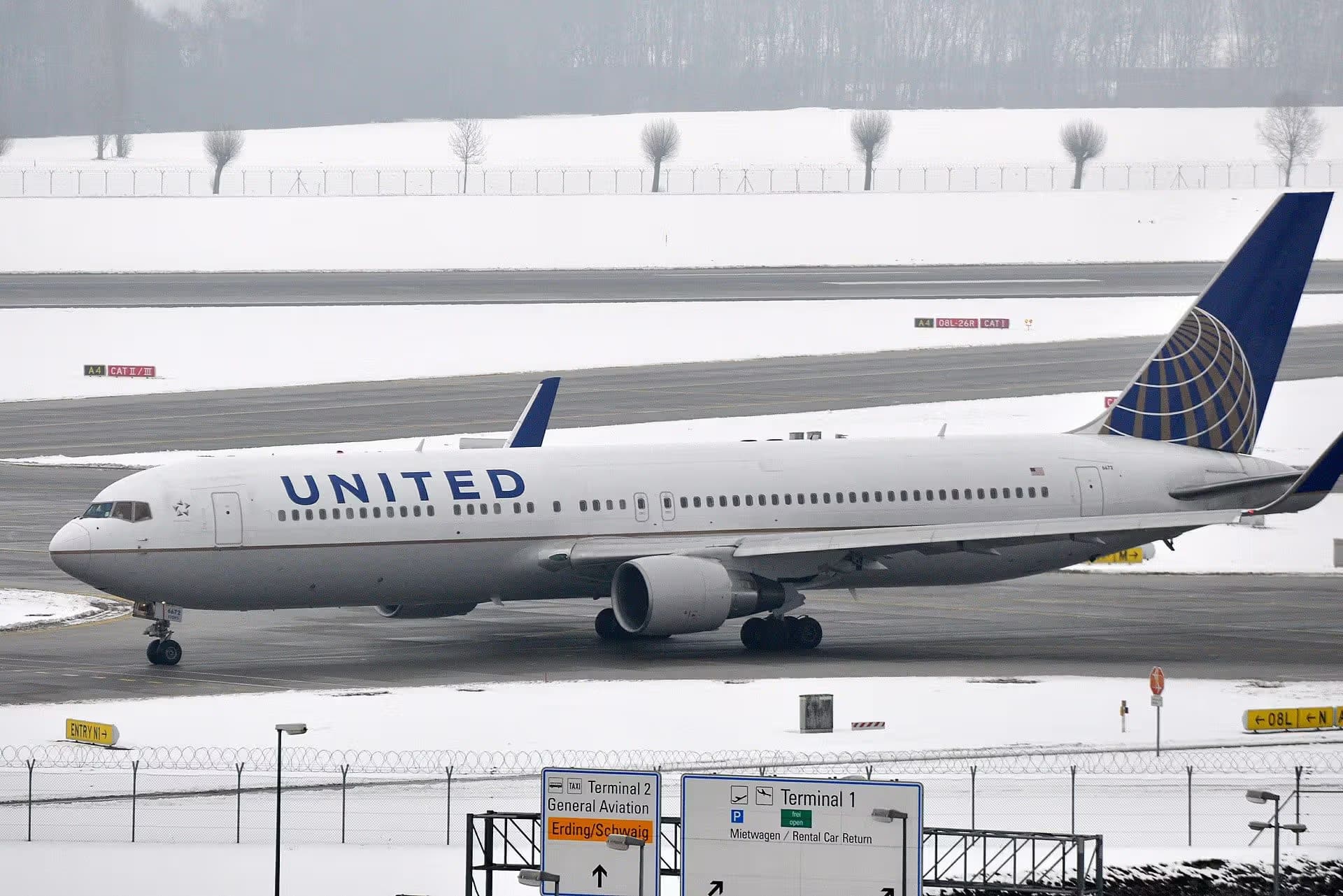 N672UA — Boeing
