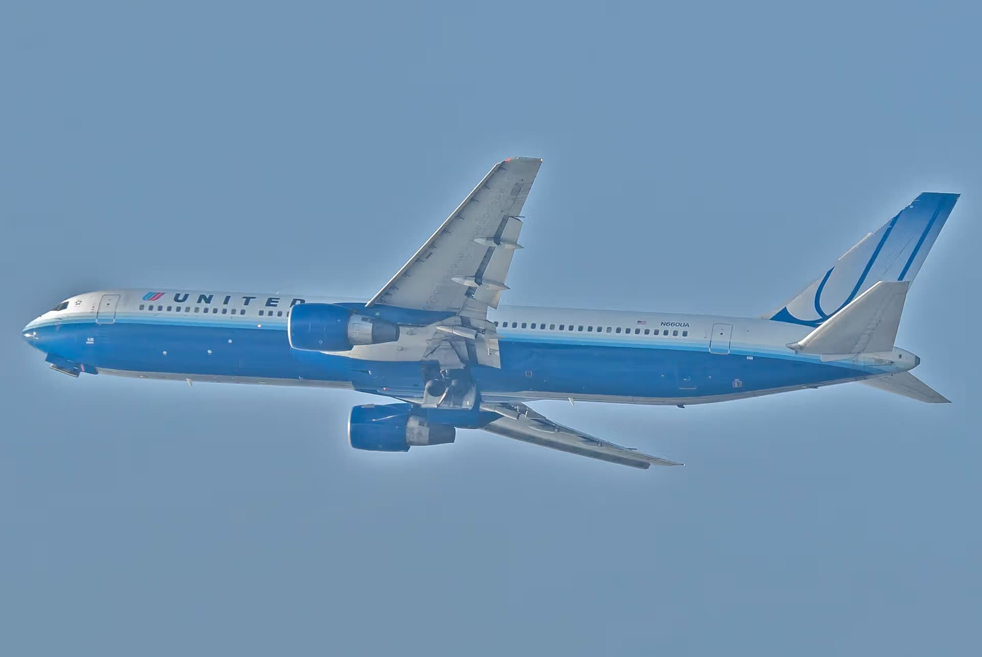 N660UA — Twin-engine aircraft