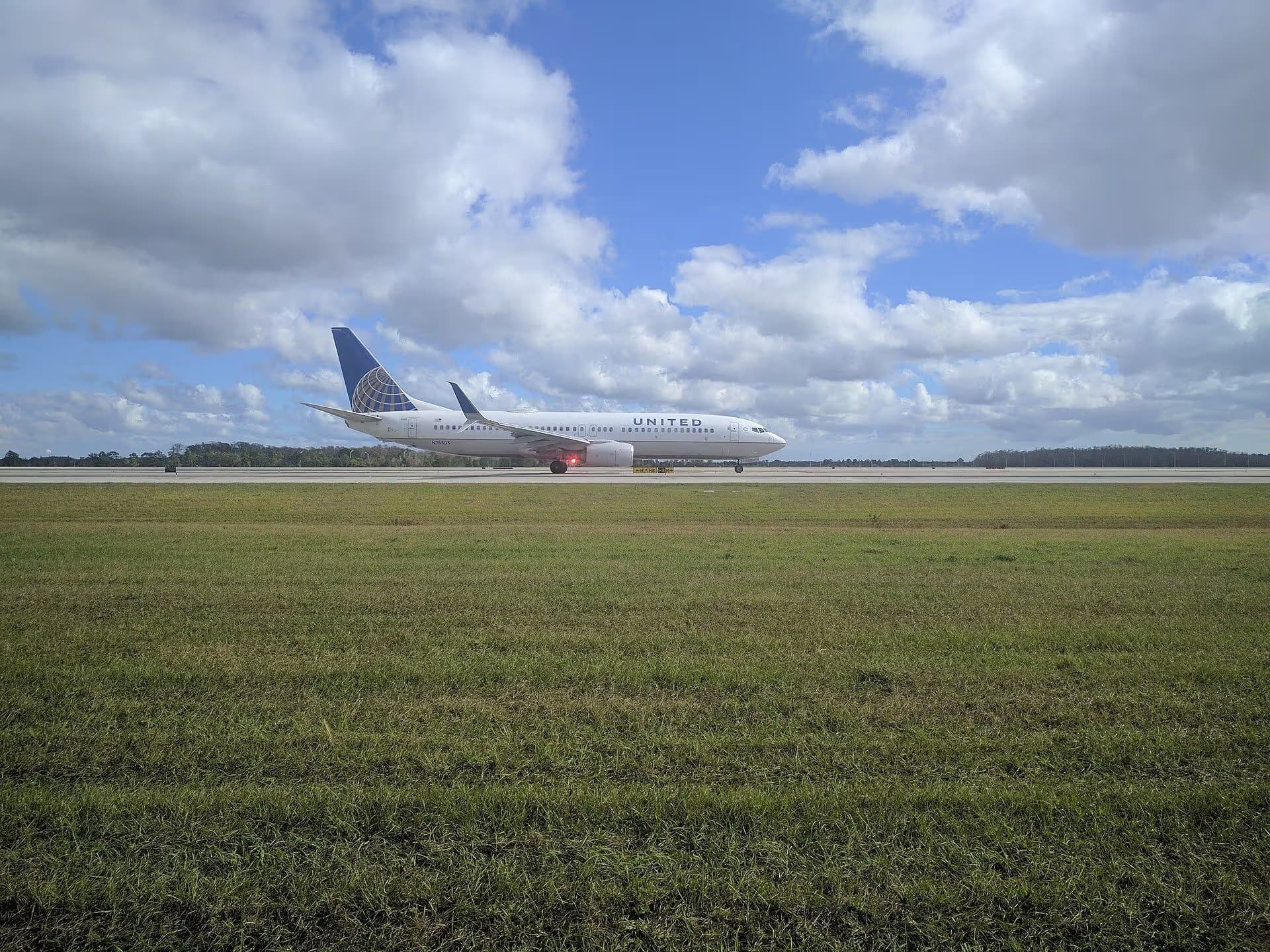 N76505 — Twin-engine aircraft