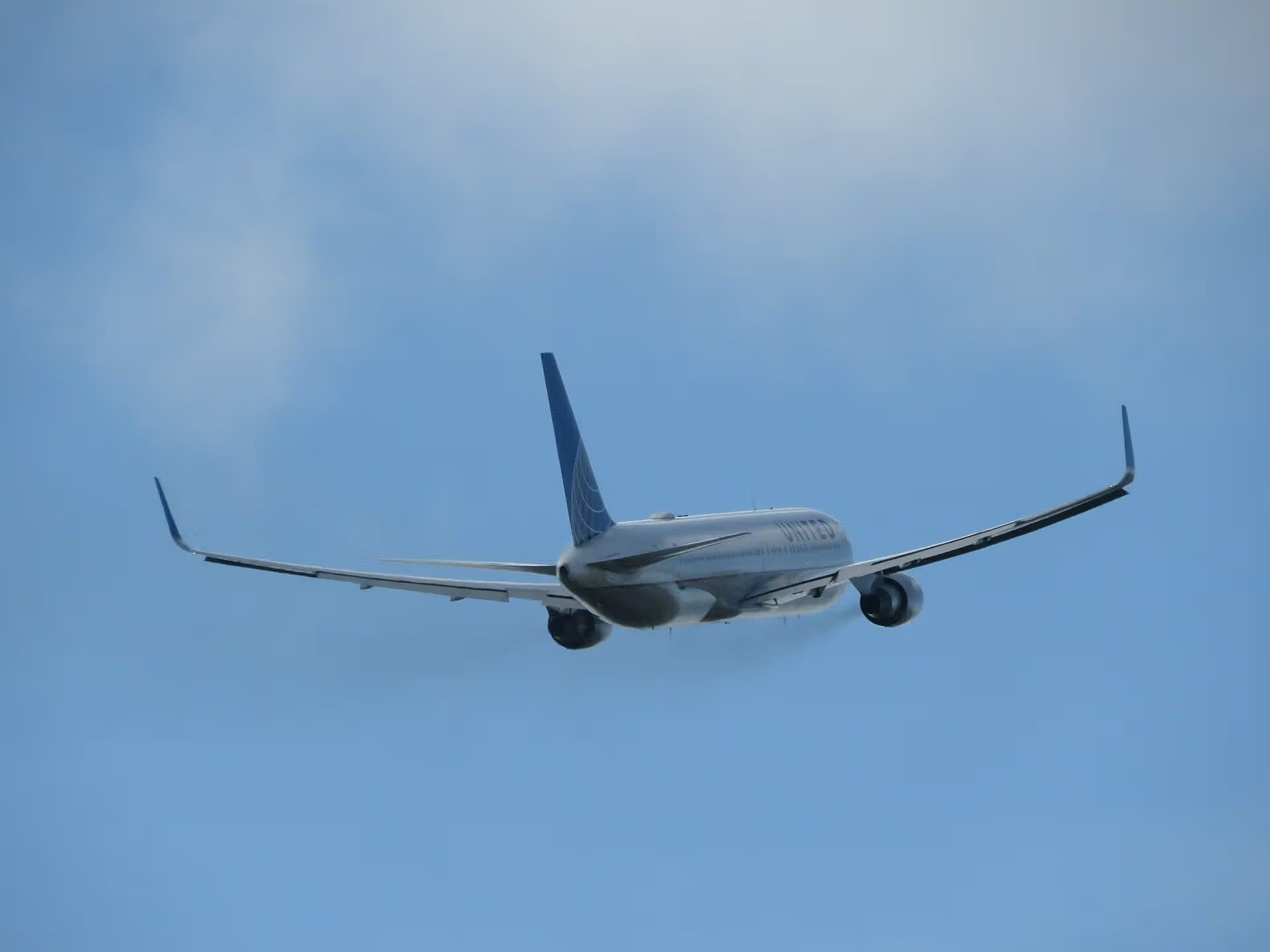N654UA — Twin-engine aircraft at Munich Airport