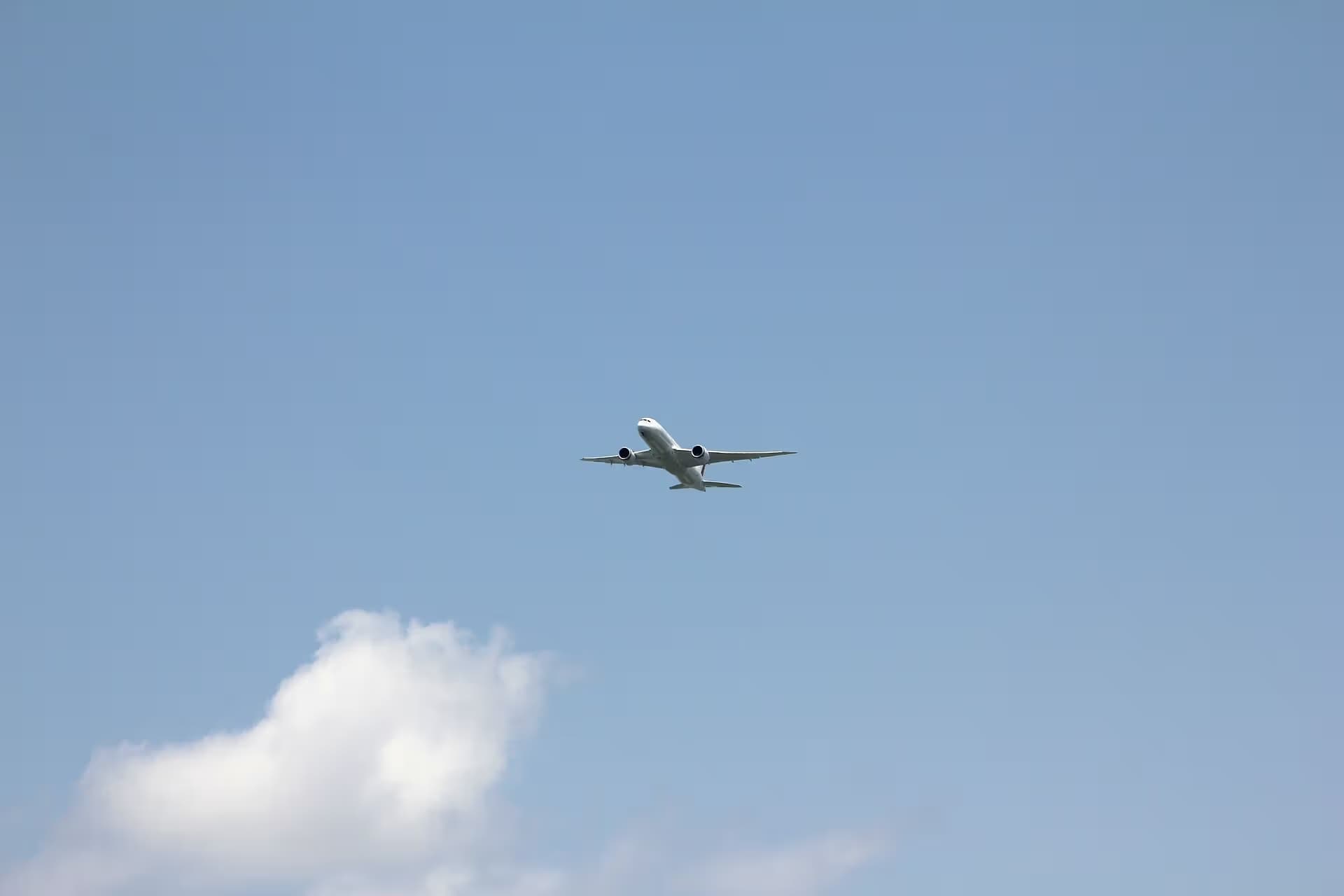 Unidentified — Twin-engine aircraft
