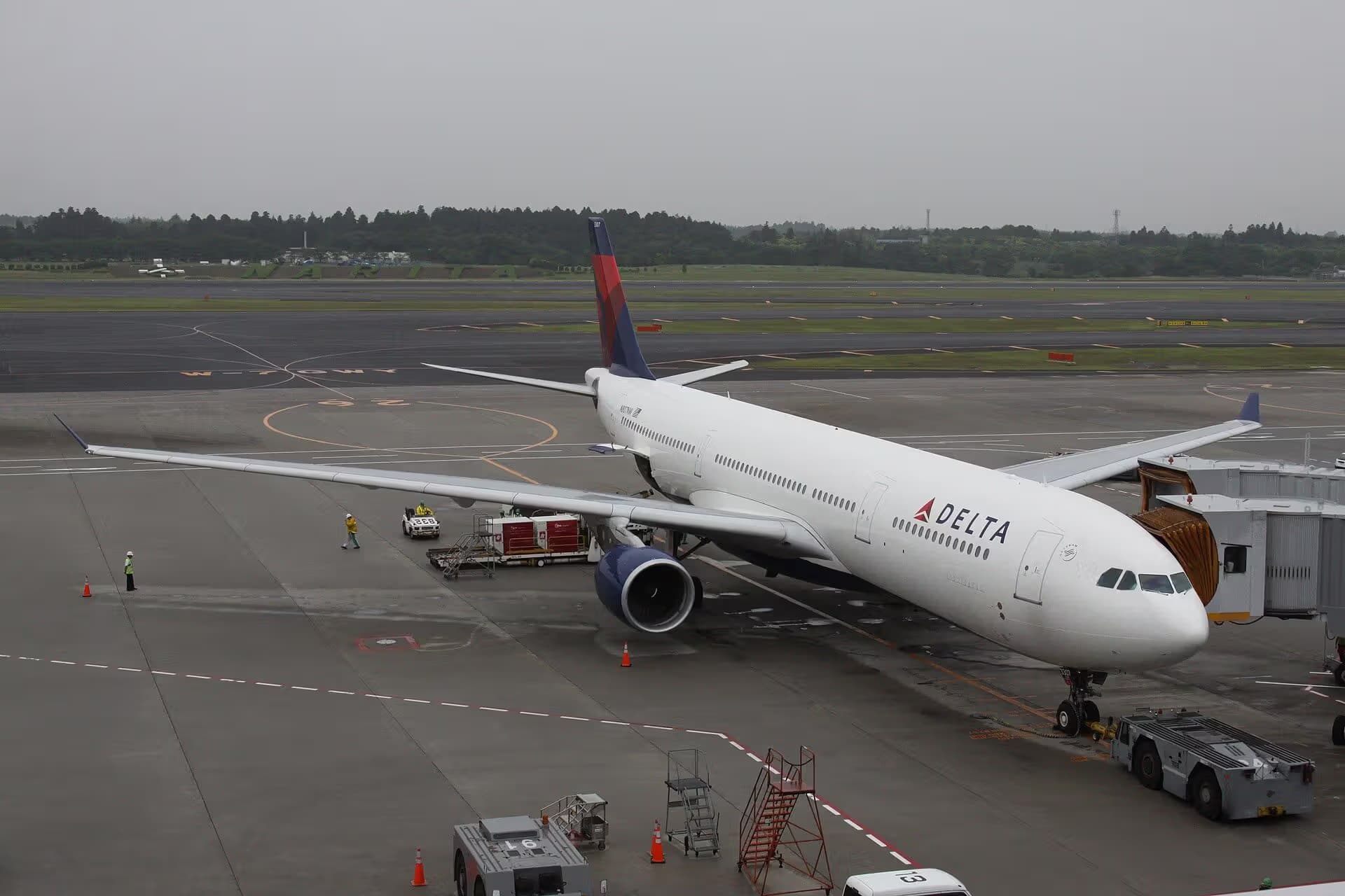 N807NW — Twin-engine aircraft