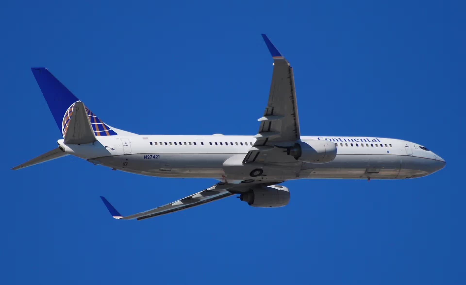 N27421 — Twin-engine aircraft