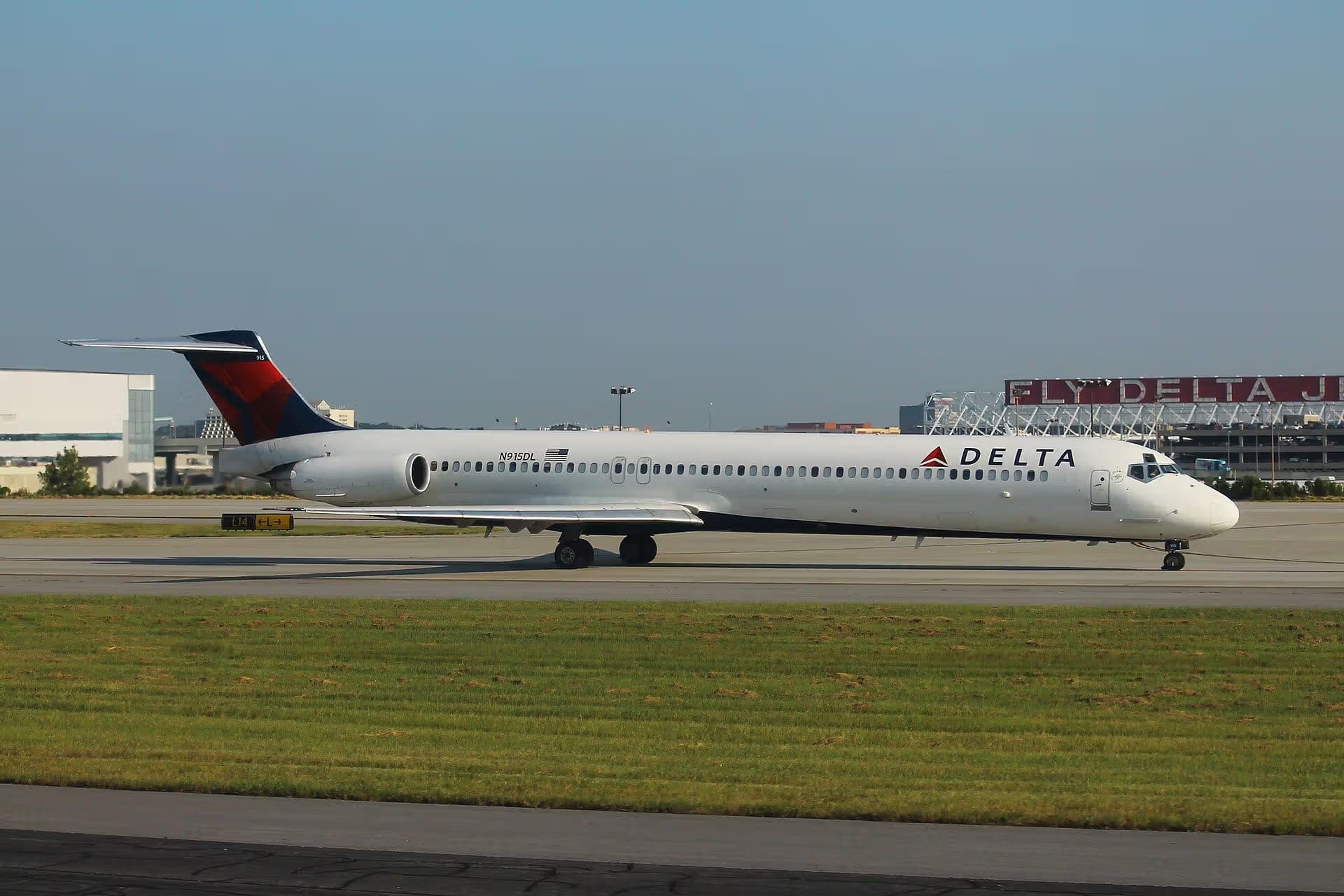 N915DL — Aircraft