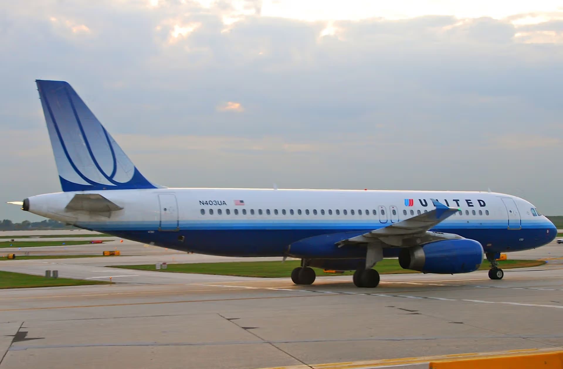 N403UA — Airbus