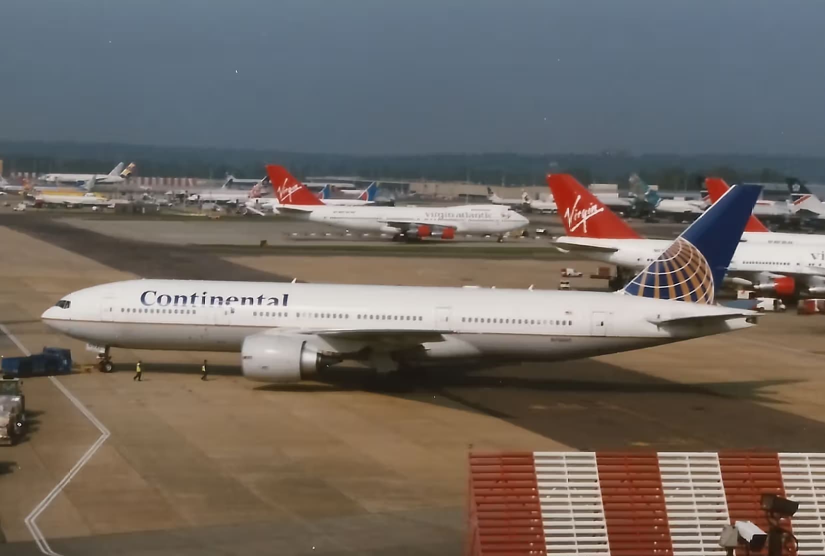 N78002 — Twin-engine aircraft