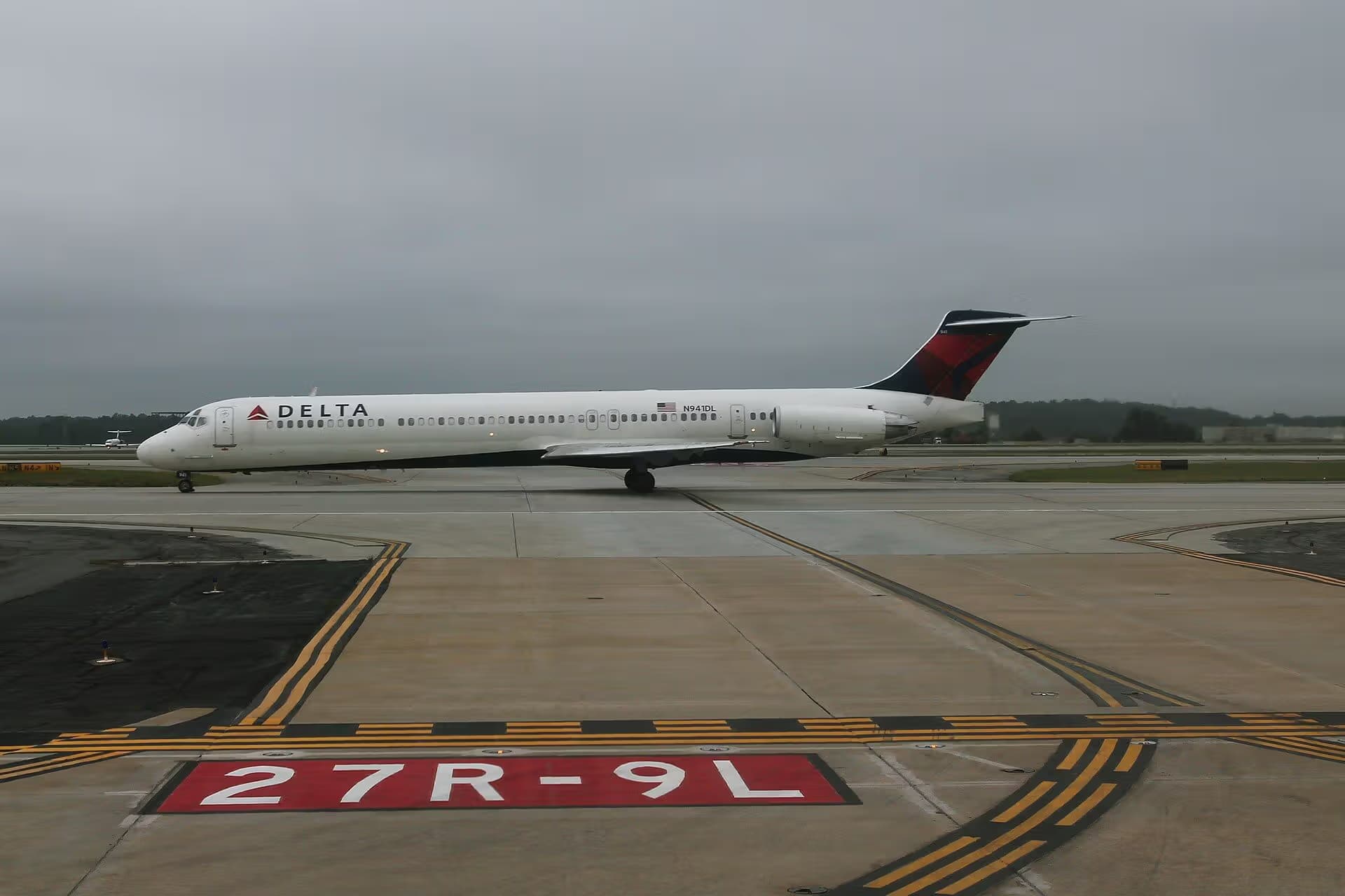 N941DL — Douglas