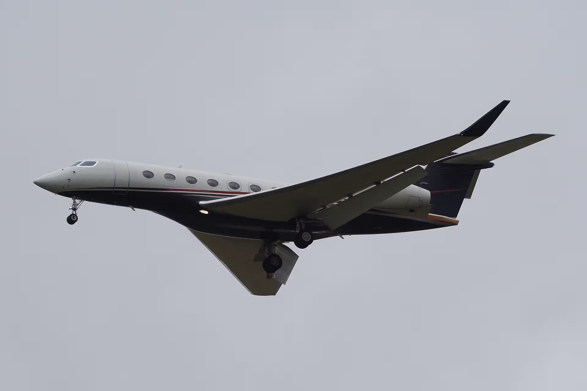 N656FX — Business jet