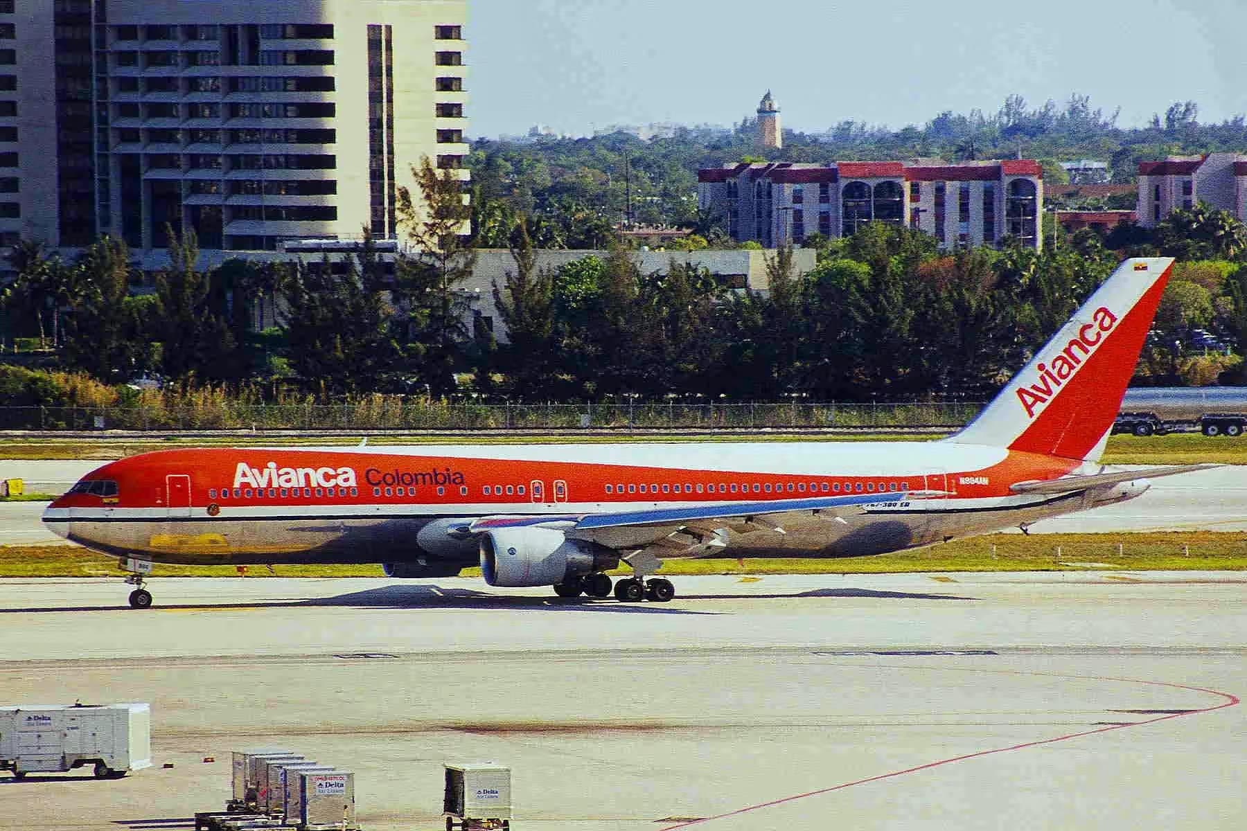 N984AN — Twin-engine aircraft